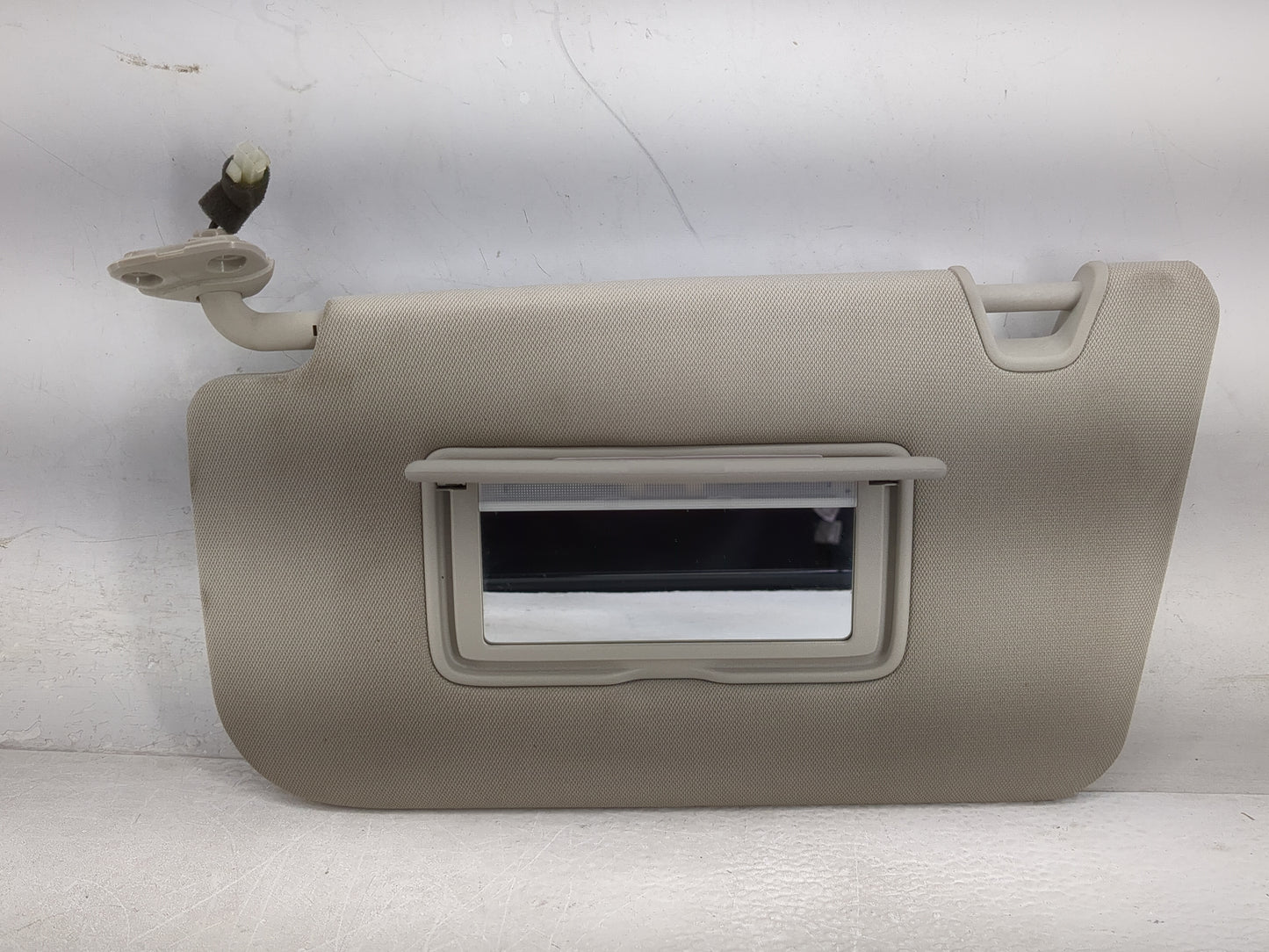 2018-2020 Nissan Rogue Sun Visor Shade Replacement Driver Left Mirror Fits Fits 2018 2019 2020 OEM Used Auto Parts - Oemused