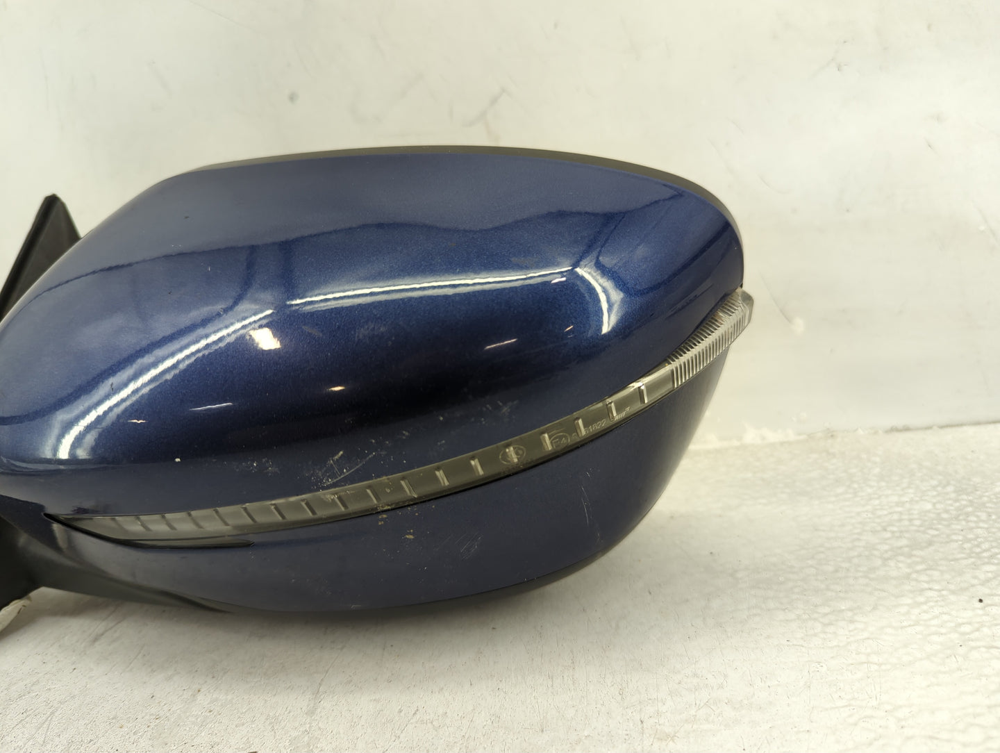 2017-2020 Nissan Rogue Driver Side View Mirror - Left Door Mirror OEM Used - Oemusedautoparts1.com