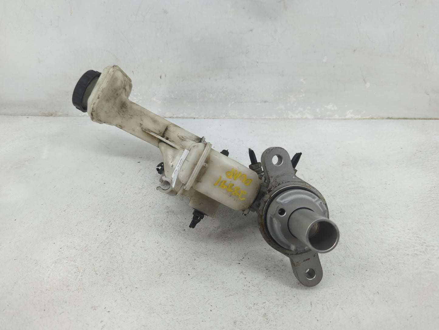 2017-2020 Nissan Rogue Brake Master Cylinder - Oemusedautoparts1.com