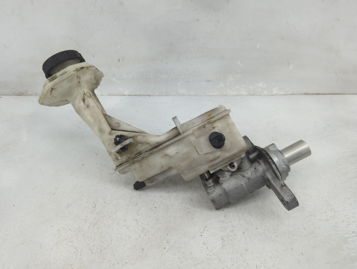 2017-2020 Nissan Rogue Brake Master Cylinder - Oemusedautoparts1.com