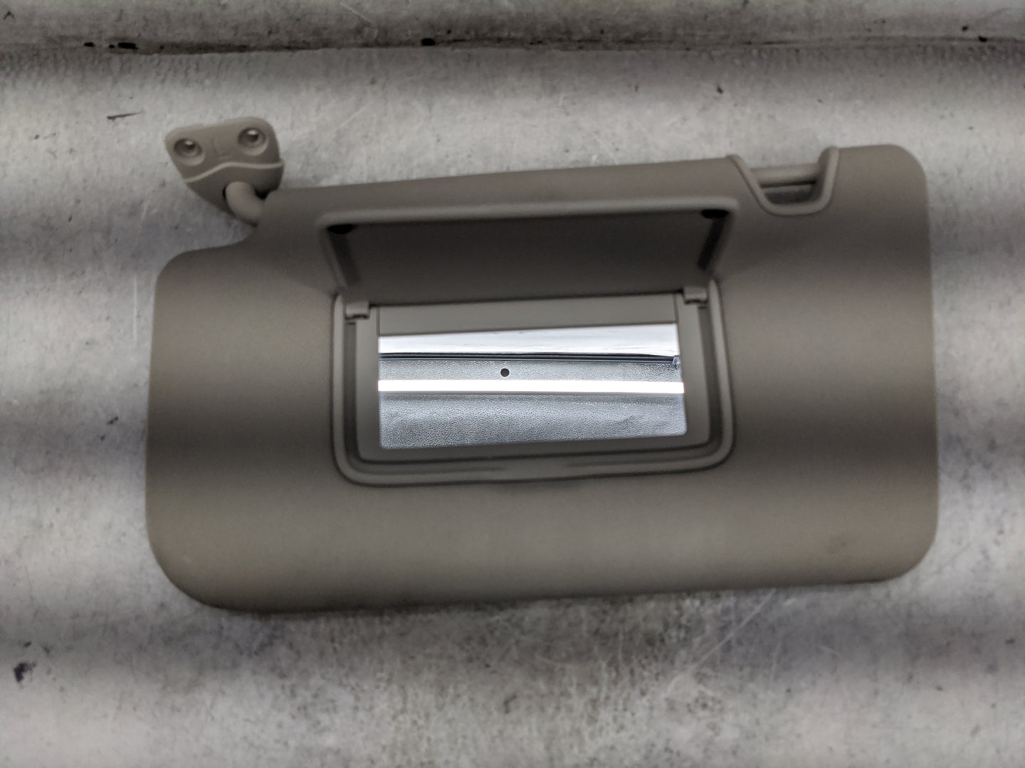 2018-2020 Nissan Rogue Sun Visor Shade Replacement Driver Left Mirror Fits Fits 2018 2019 2020 OEM Used Auto Parts - Oemused