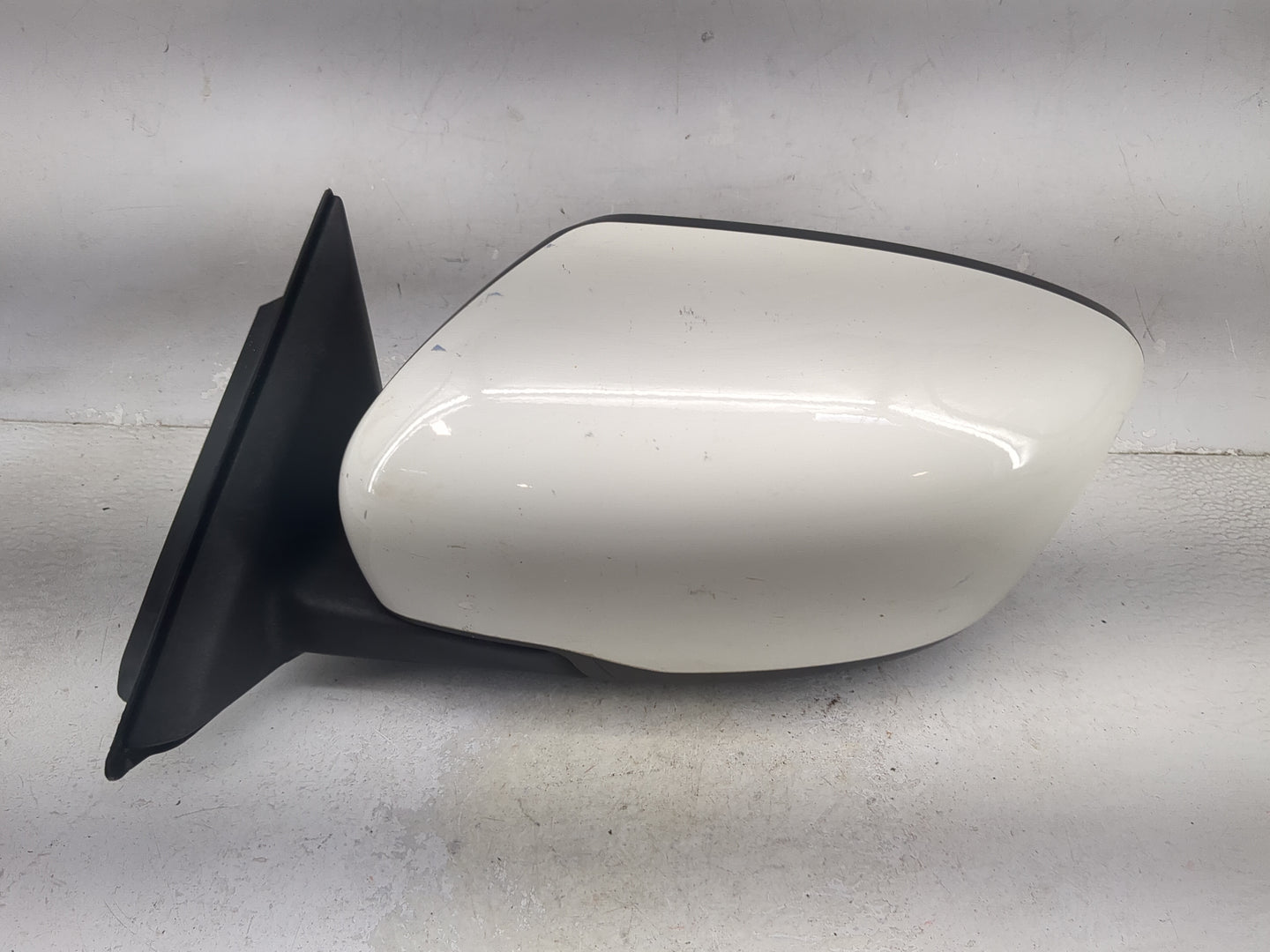 2016-2020 Nissan Rogue Driver Side View Mirror - Left Door Mirror OEM Used - Oemusedautoparts1.com