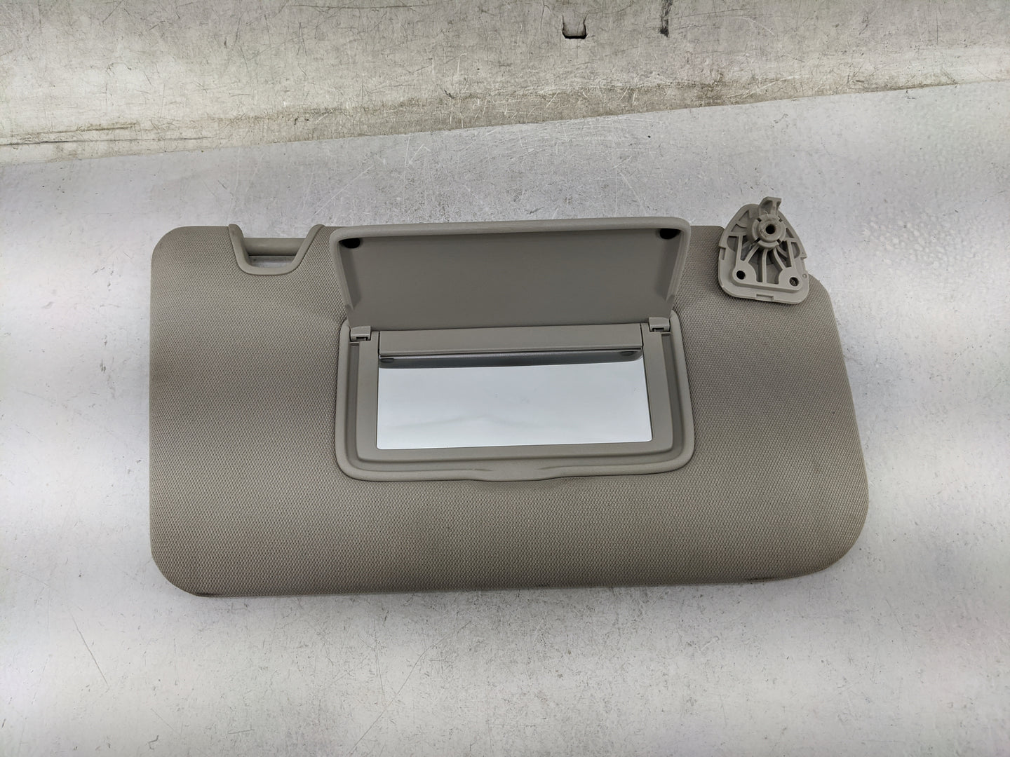 2018-2020 Nissan Rogue Sun Visor Shade Replacement Passenger Right Mirror Fits Fits 2018 2019 2020 OEM Used Auto Parts - Oem