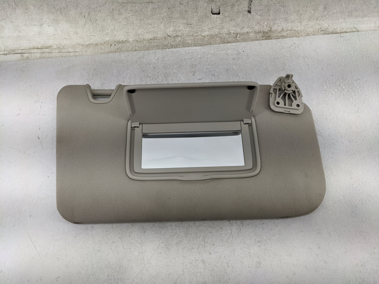 2018-2020 Nissan Rogue Sun Visor Shade Replacement Passenger Right Mirror Fits Fits 2018 2019 2020 OEM Used Auto Parts - Oem
