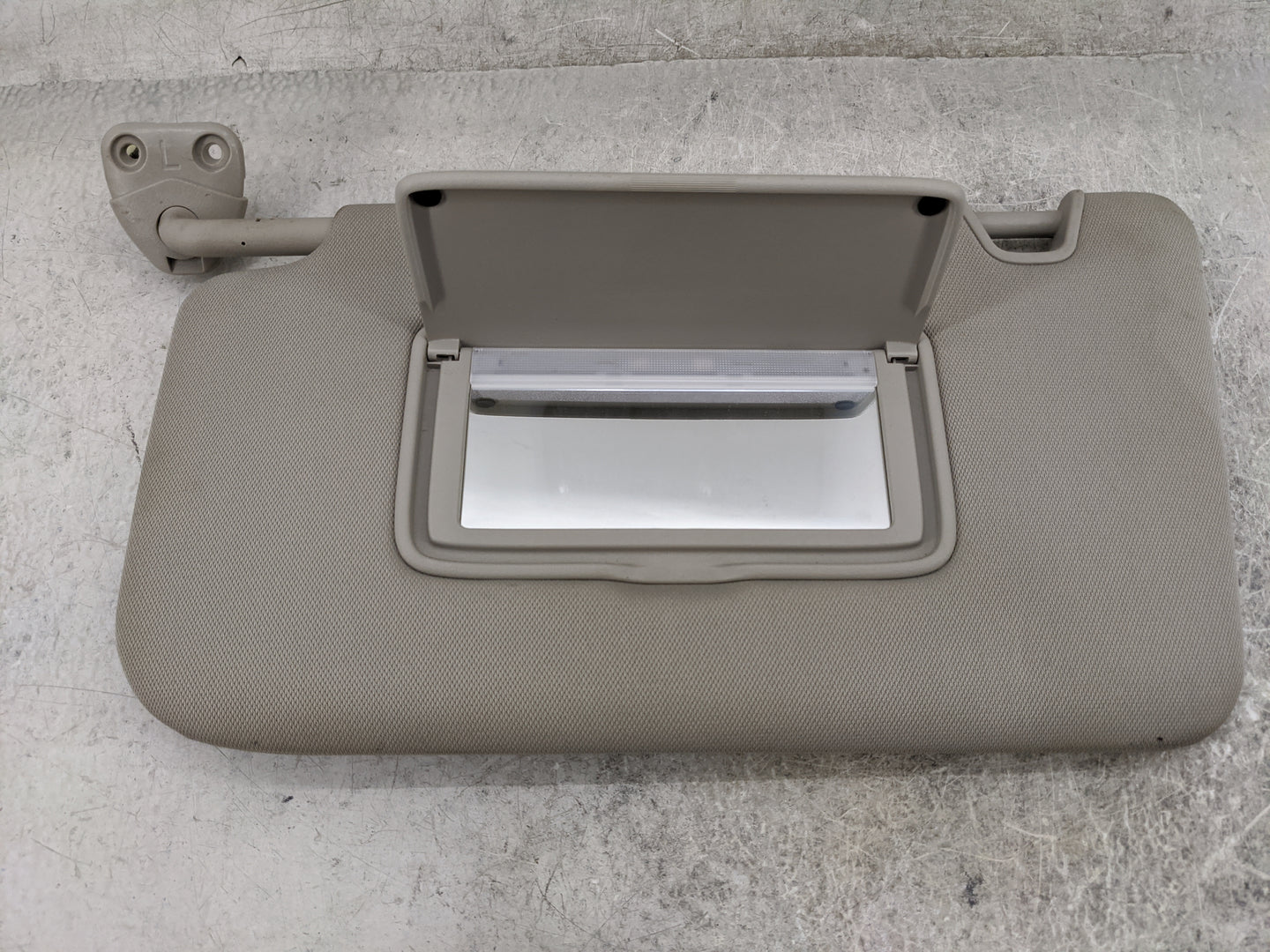 2018-2020 Nissan Rogue Sun Visor Shade Replacement Driver Left Mirror Fits Fits 2018 2019 2020 OEM Used Auto Parts - Oemused