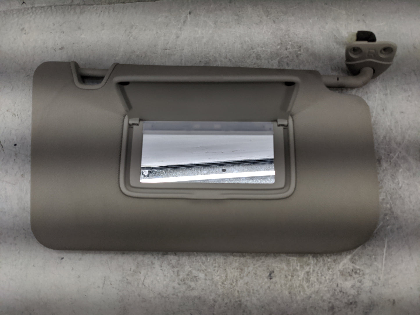 2018-2020 Nissan Rogue Sun Visor Shade Replacement Passenger Right Mirror Fits Fits 2018 2019 2020 OEM Used Auto Parts - Oem