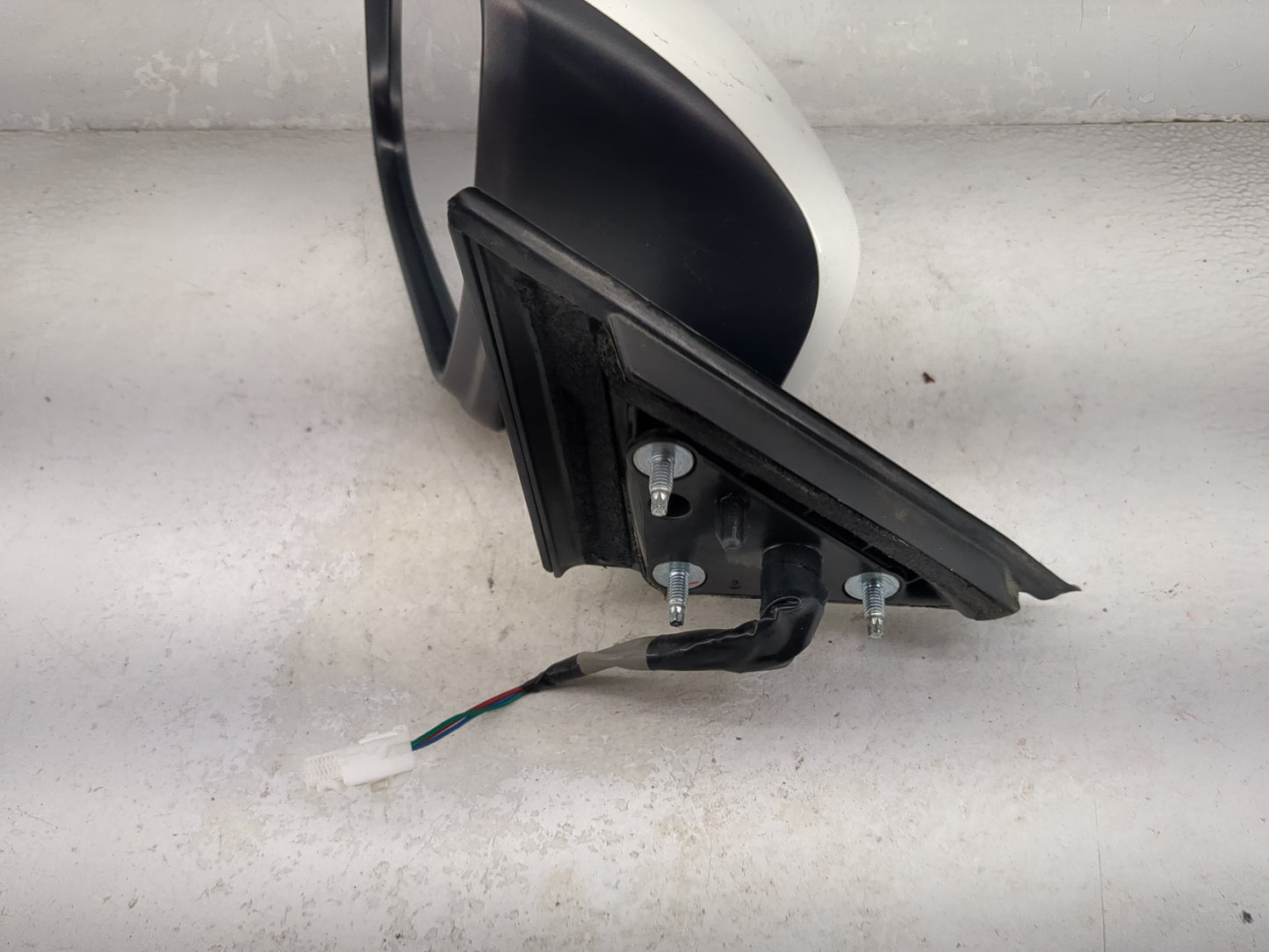 2016-2020 Nissan Rogue Driver Side View Mirror - Left Door Mirror OEM Used - Oemusedautoparts1.com