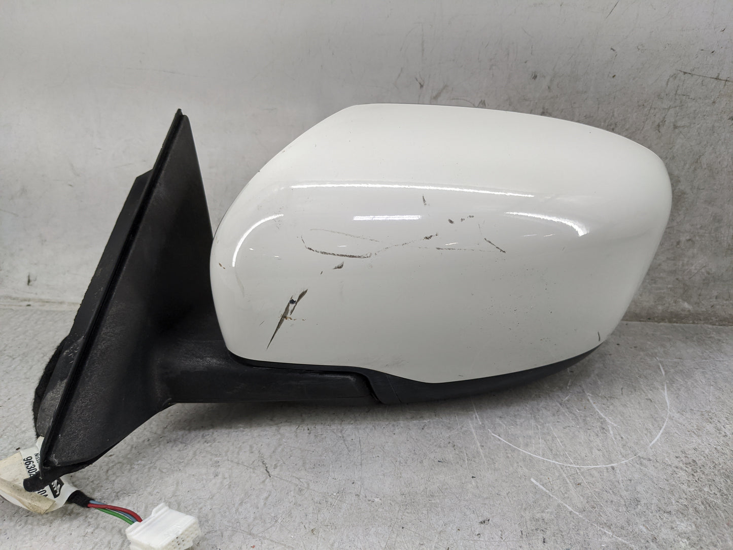 2016-2020 Nissan Rogue Driver Side View Mirror - Left Door Mirror OEM Used - Oemusedautoparts1.com