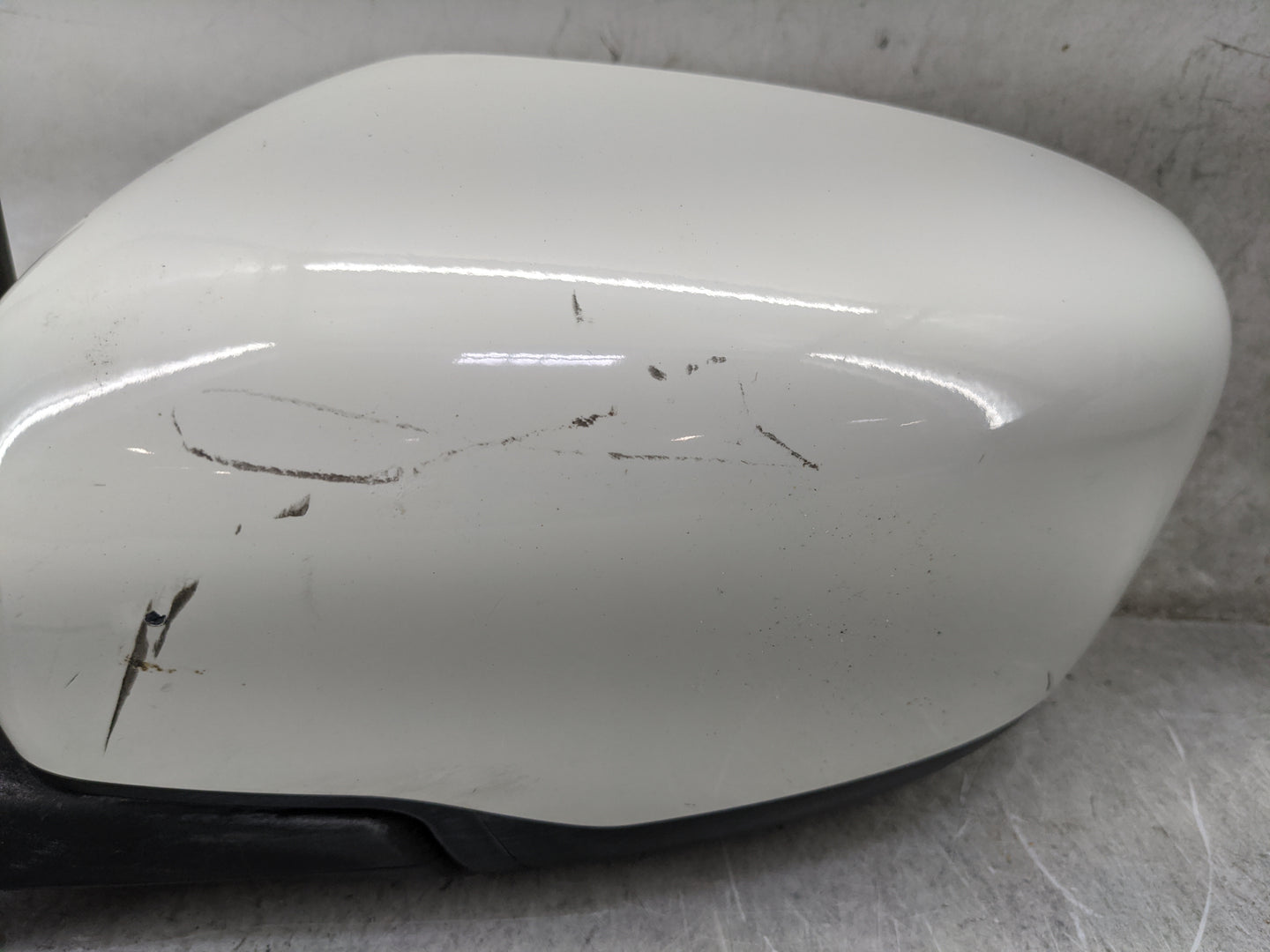 2016-2020 Nissan Rogue Driver Side View Mirror - Left Door Mirror OEM Used - Oemusedautoparts1.com