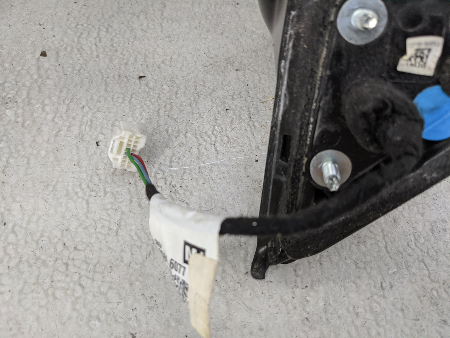 2016-2020 Nissan Rogue Driver Side View Mirror - Left Door Mirror OEM Used - Oemusedautoparts1.com