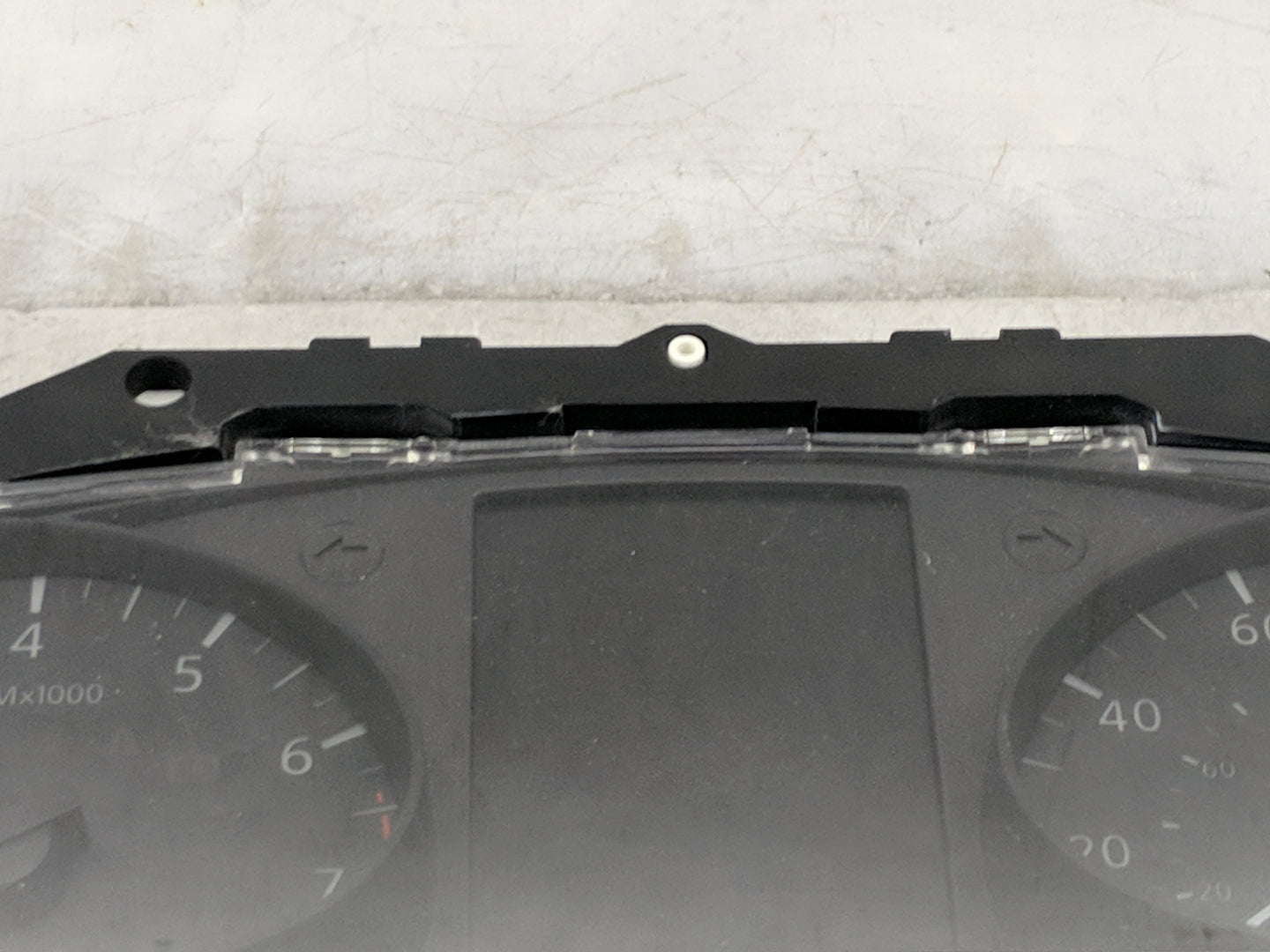2018 Nissan Rogue Instrument Cluster Speedometer Gauges P/N:5HR0A/VVD3 5HR0A, VVD3 Miles: Fits OEM Used Auto Parts - Oemused