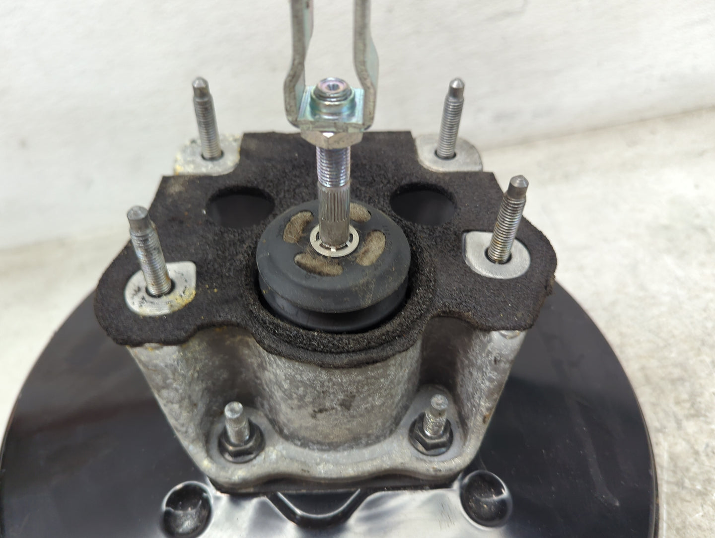 2017-2018 Nissan Rogue Power Brake Booster Oem - Oemusedautoparts1.com