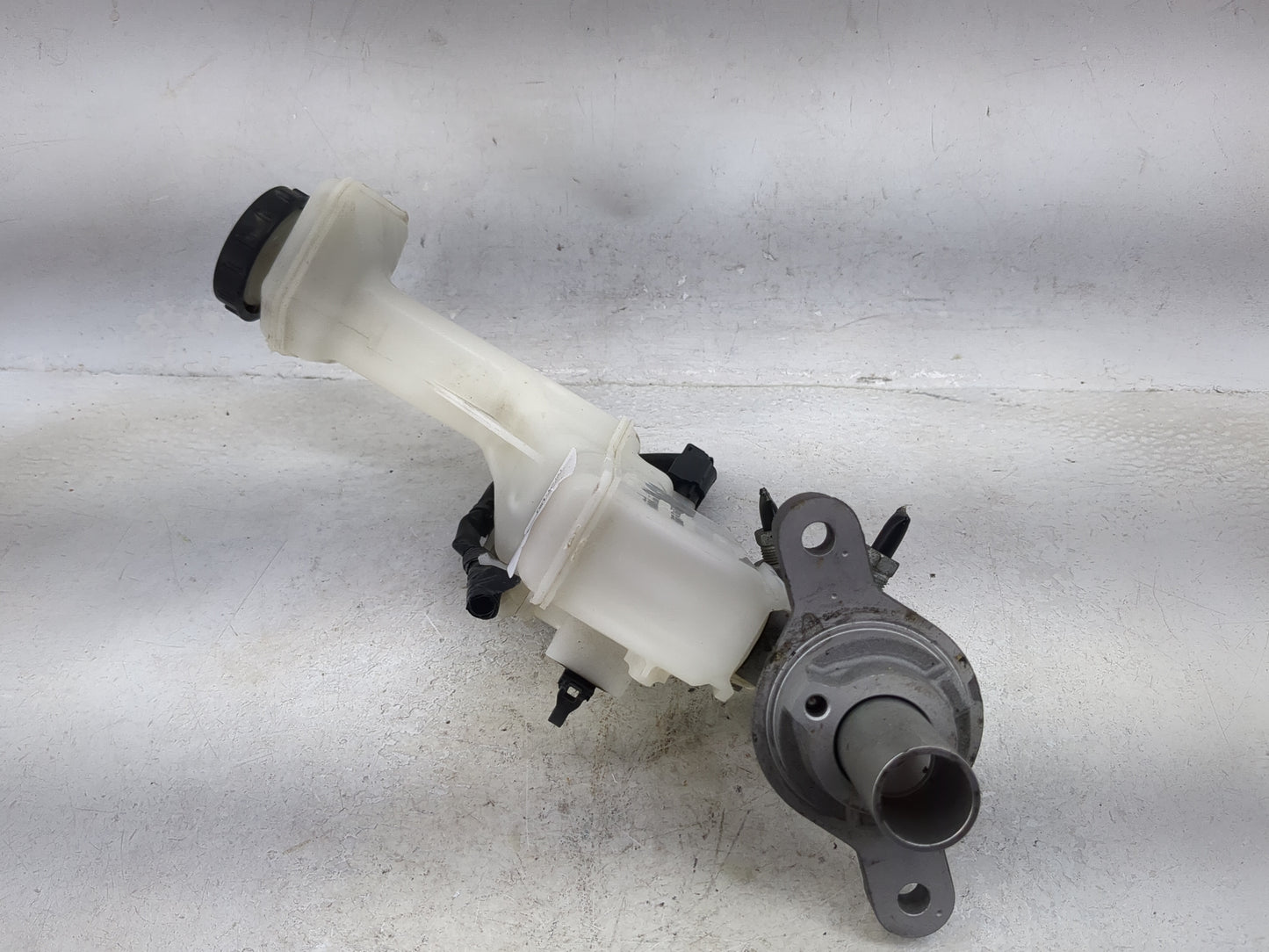 2017-2020 Nissan Rogue Brake Master Cylinder 1492458 - Oemusedautoparts1.com