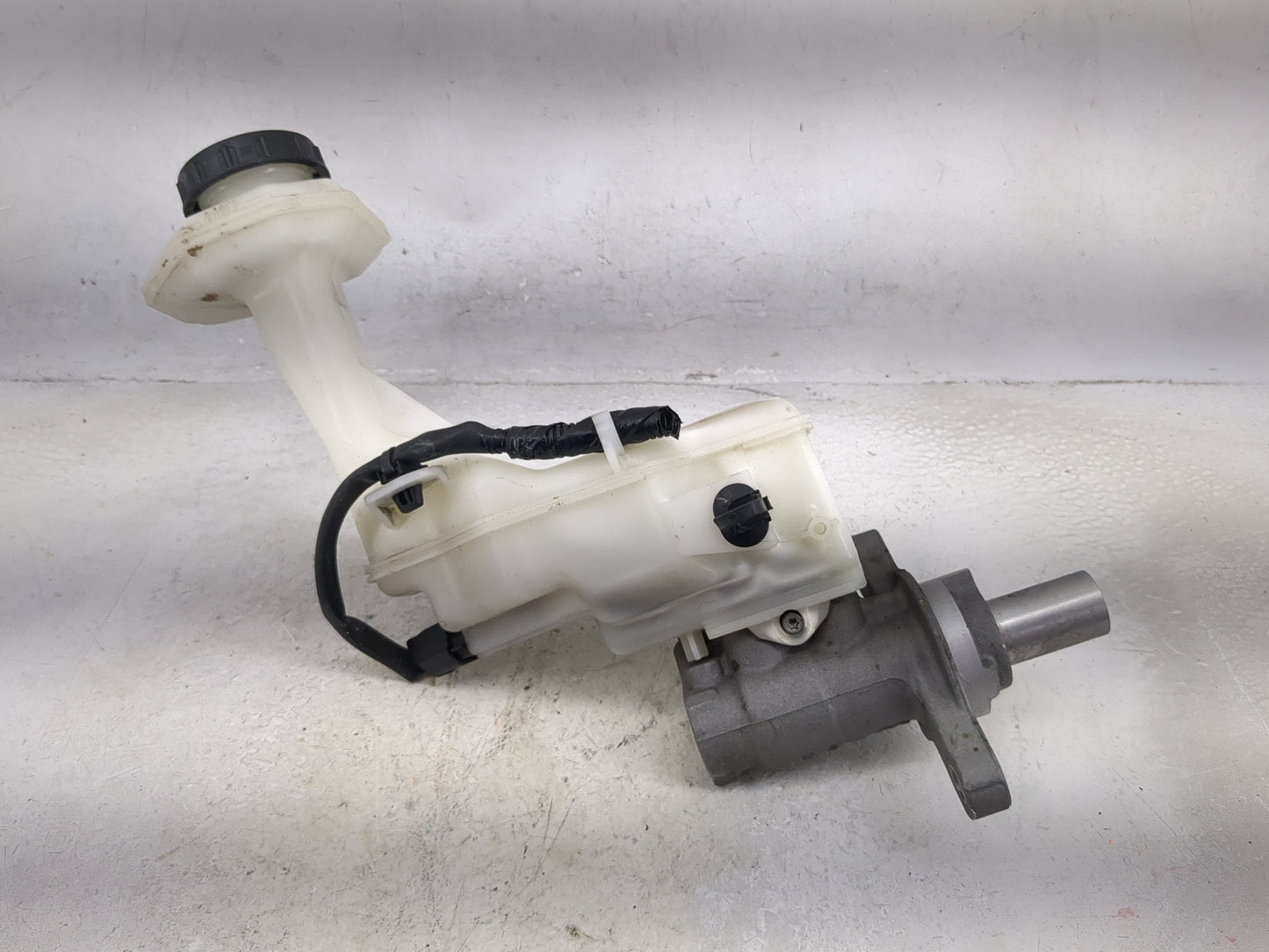 2017-2020 Nissan Rogue Brake Master Cylinder 1492458 - Oemusedautoparts1.com