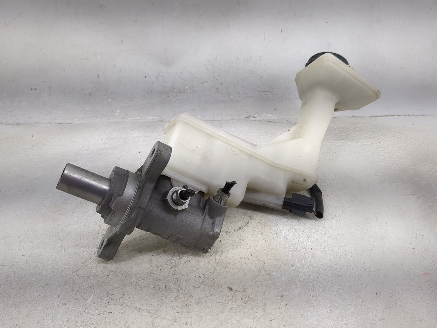 2017-2020 Nissan Rogue Brake Master Cylinder 1492458 - Oemusedautoparts1.com