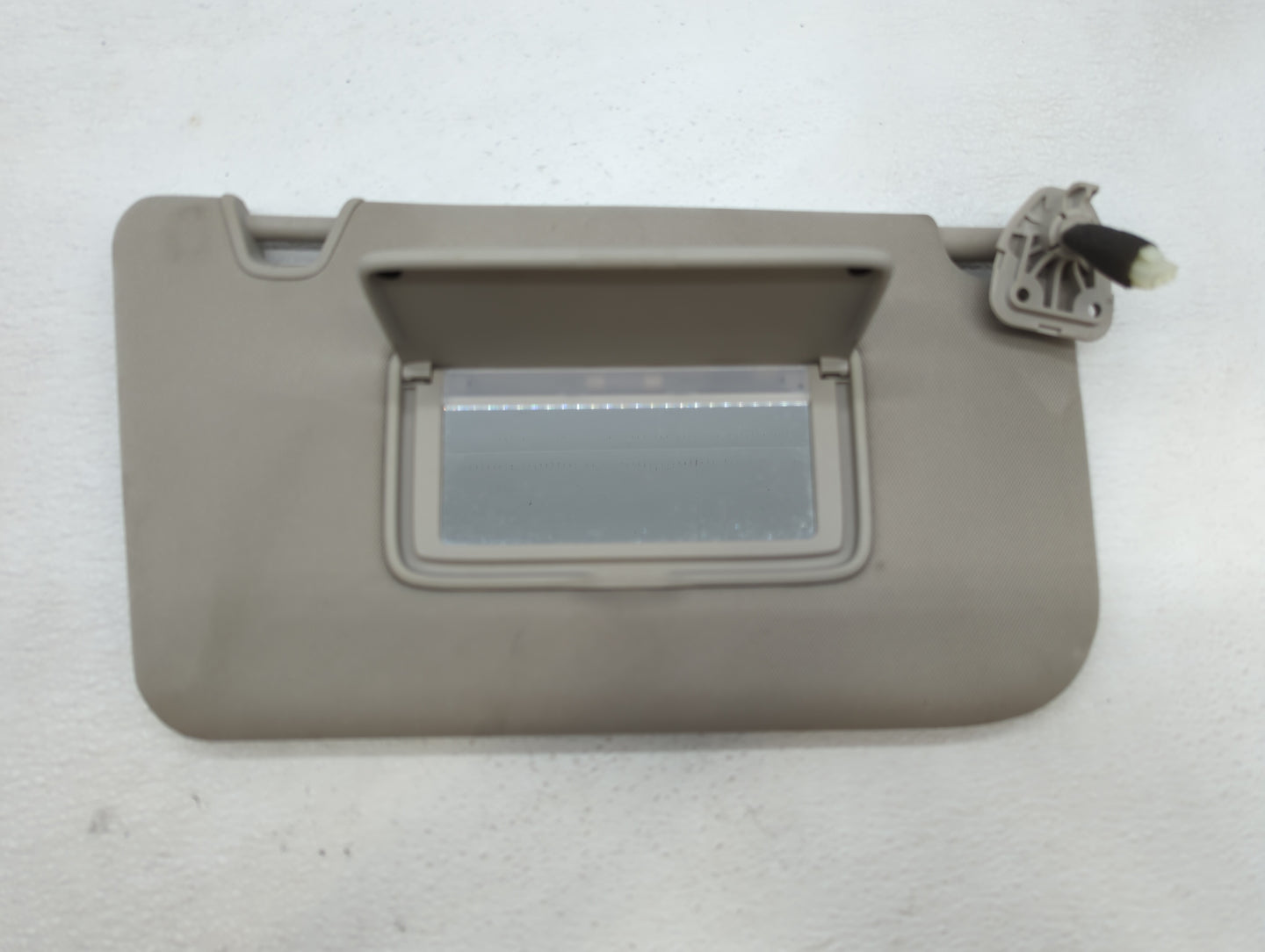2018-2019 Nissan Rogue Sun Visor Shade Replacement Passenger Right Mirror Fits Fits 2018 2019 OEM Used Auto Parts - Oemuseda