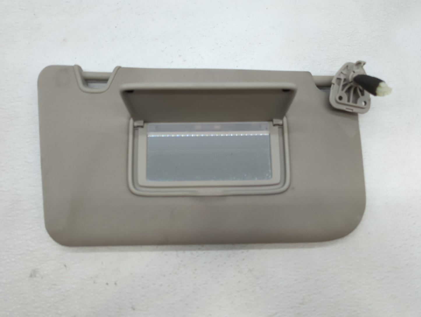 2018-2019 Nissan Rogue Sun Visor Shade Replacement Passenger Right Mirror Fits Fits 2018 2019 OEM Used Auto Parts - Oemuseda
