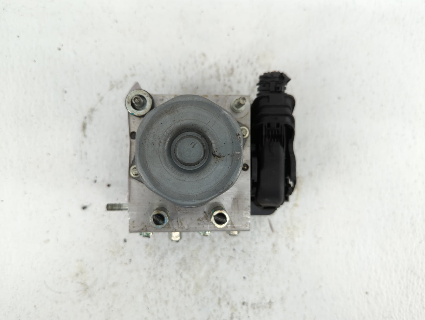 2018 Nissan Rogue ABS Pump Control Module Replacement P/N:47660 5HR1A 47660 5HR2A Fits OEM Used Auto Parts - Oemusedautopart