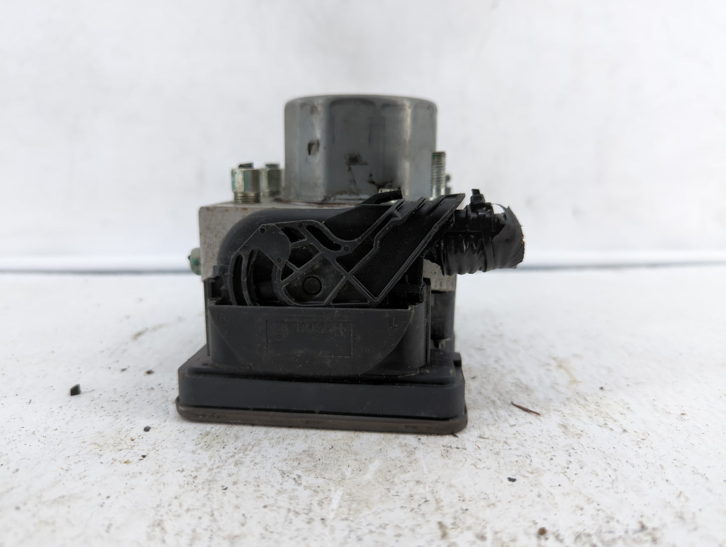 2018 Nissan Rogue ABS Pump Control Module Replacement P/N:47660 5HR1A 47660 5HR2A Fits OEM Used Auto Parts - Oemusedautopart