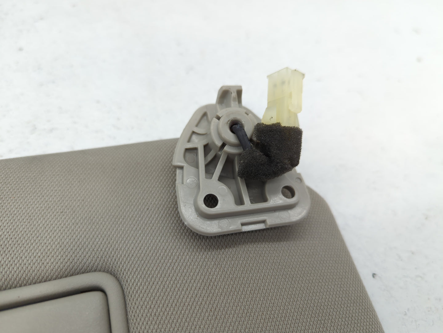 2018-2020 Nissan Rogue Sun Visor Shade Replacement Passenger Right Mirror Fits Fits 2018 2019 2020 OEM Used Auto Parts - Oem