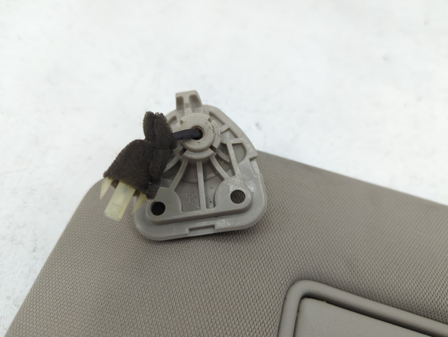 2018-2020 Nissan Rogue Sun Visor Shade Replacement Driver Left Mirror Fits Fits 2018 2019 2020 OEM Used Auto Parts - Oemused