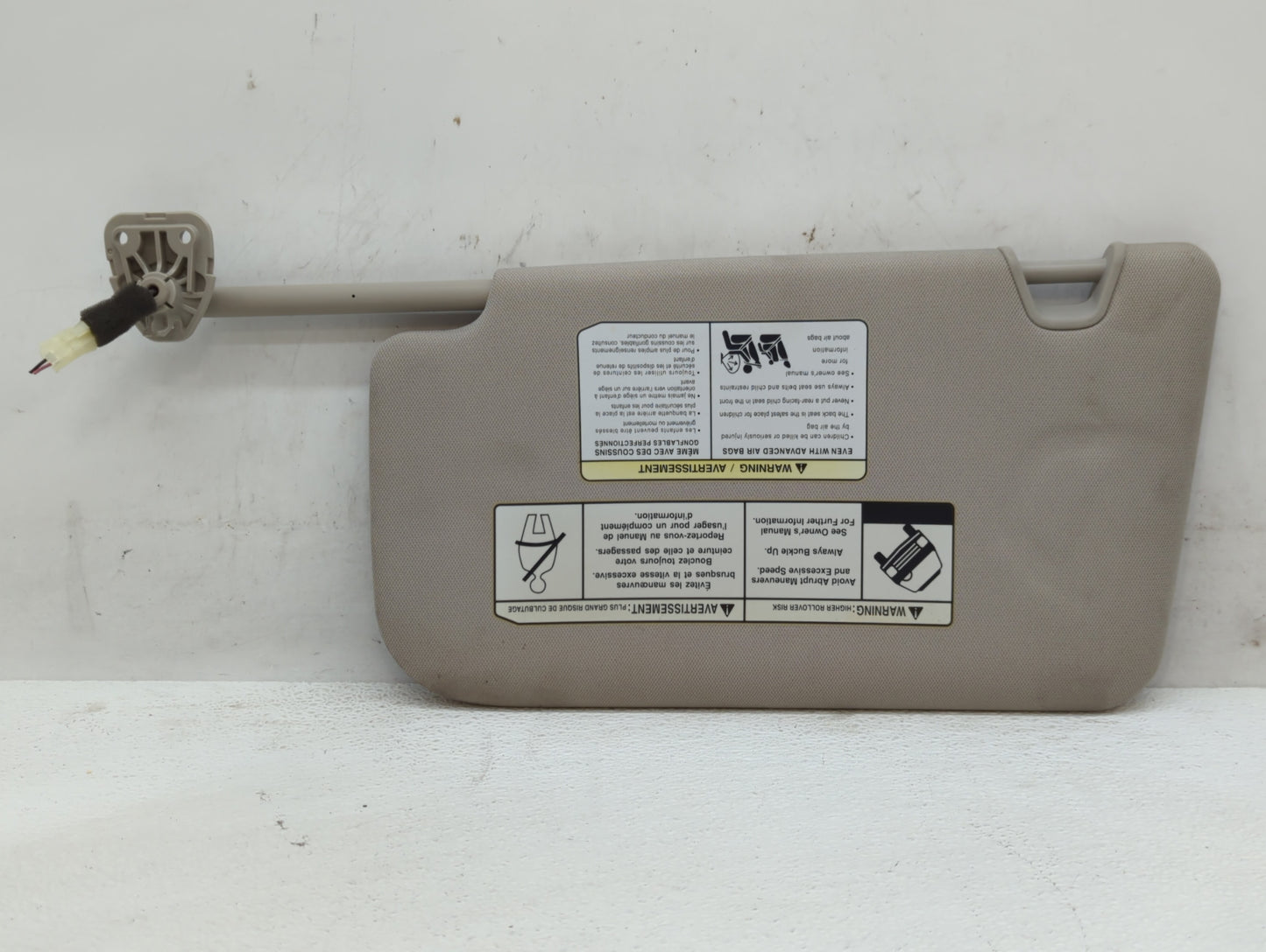 2018-2020 Nissan Rogue Sun Visor Shade Replacement Passenger Right Mirror Fits Fits 2018 2019 2020 OEM Used Auto Parts - Oem