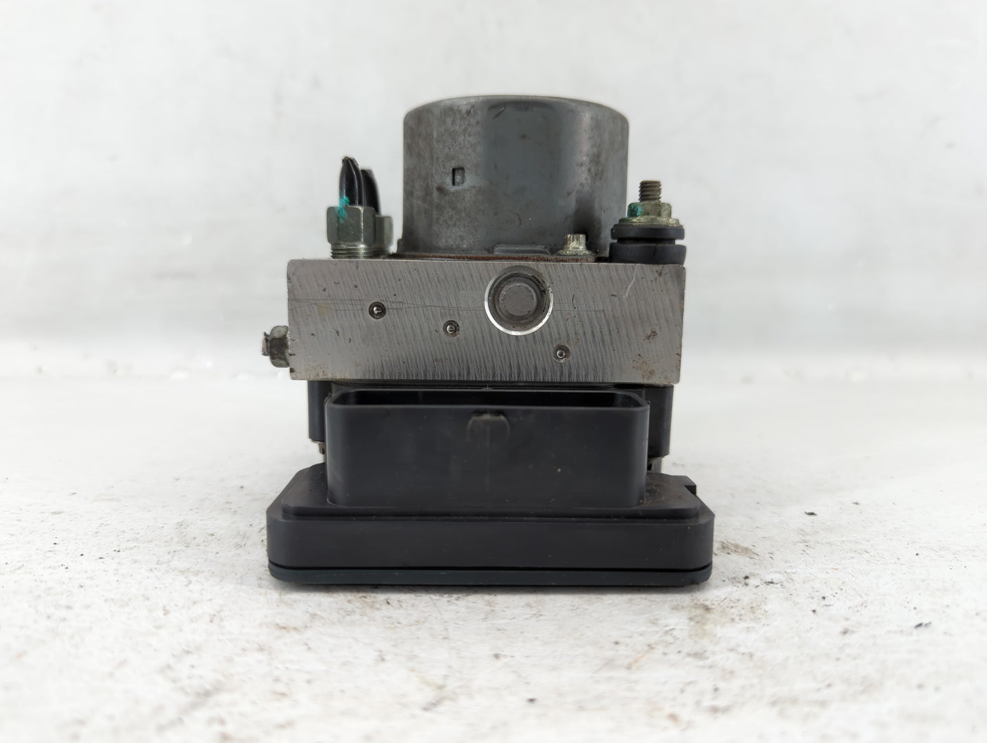2018 Nissan Rogue ABS Pump Control Module Replacement P/N:47660 5HR3A Fits OEM Used Auto Parts - Oemusedautoparts1.com
