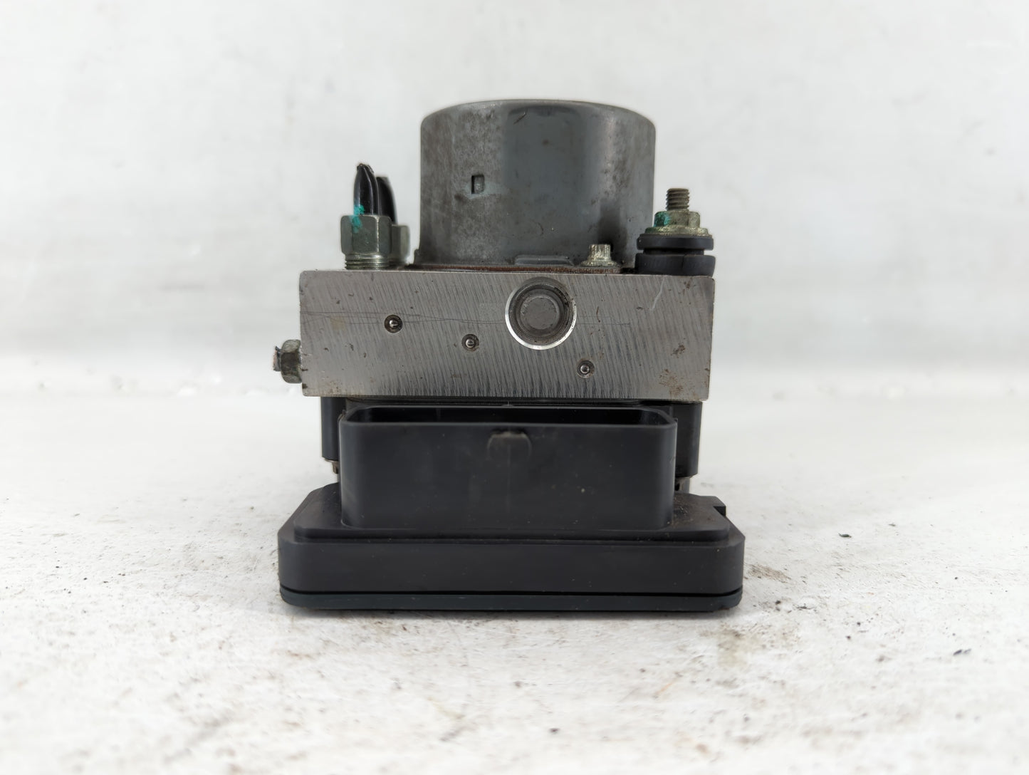 2018 Nissan Rogue ABS Pump Control Module Replacement P/N:47660 5HR3A Fits OEM Used Auto Parts - Oemusedautoparts1.com