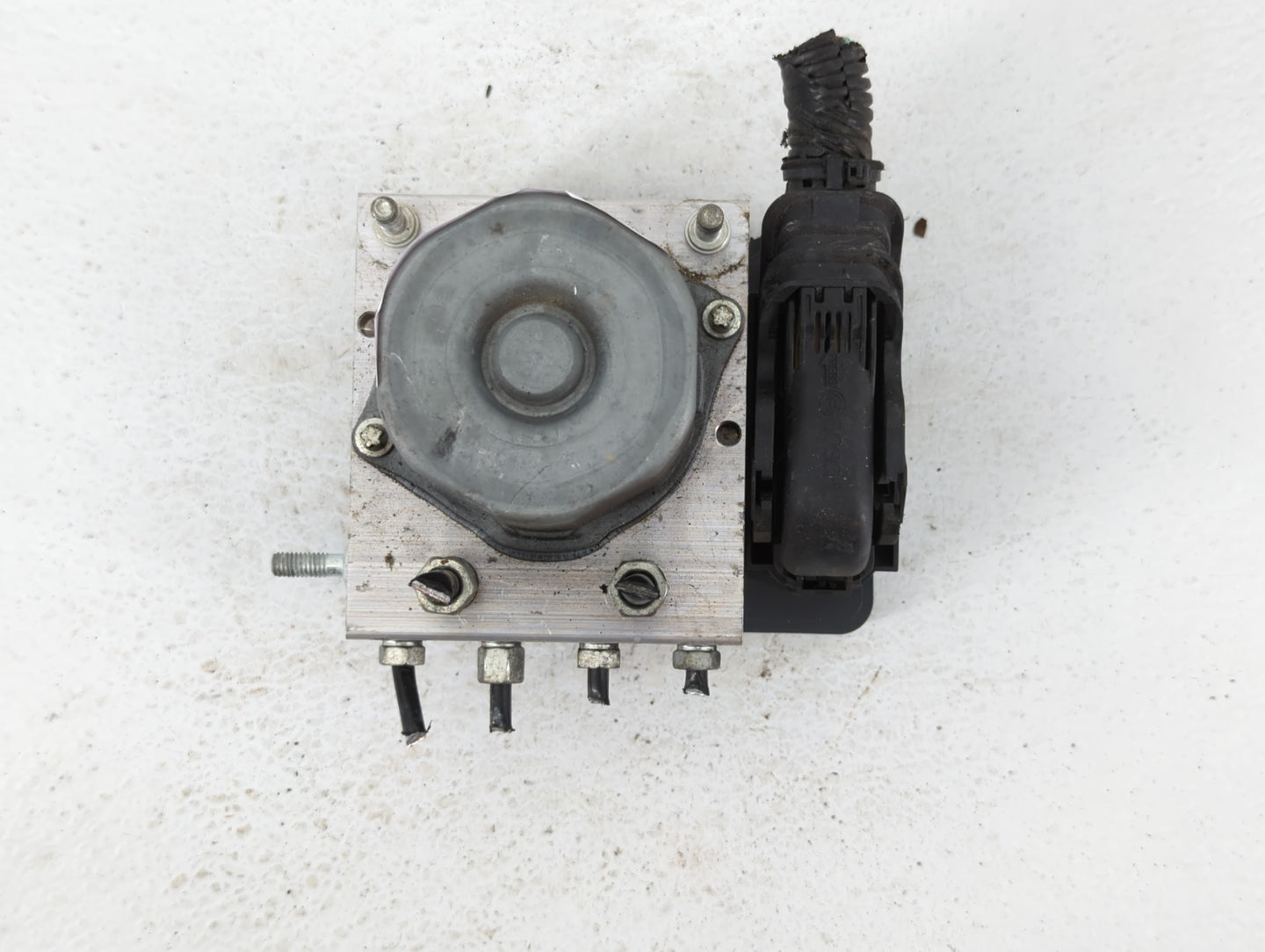2018 Nissan Rogue ABS Pump Control Module Replacement P/N:47660 7FW4A Fits OEM Used Auto Parts - Oemusedautoparts1.com