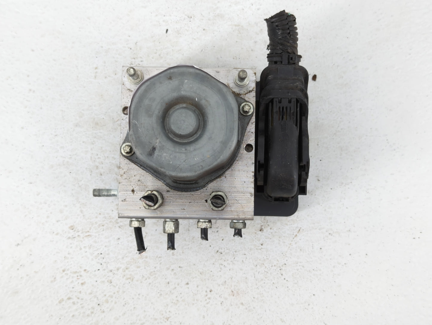 2018 Nissan Rogue ABS Pump Control Module Replacement P/N:47660 7FW4A Fits OEM Used Auto Parts - Oemusedautoparts1.com