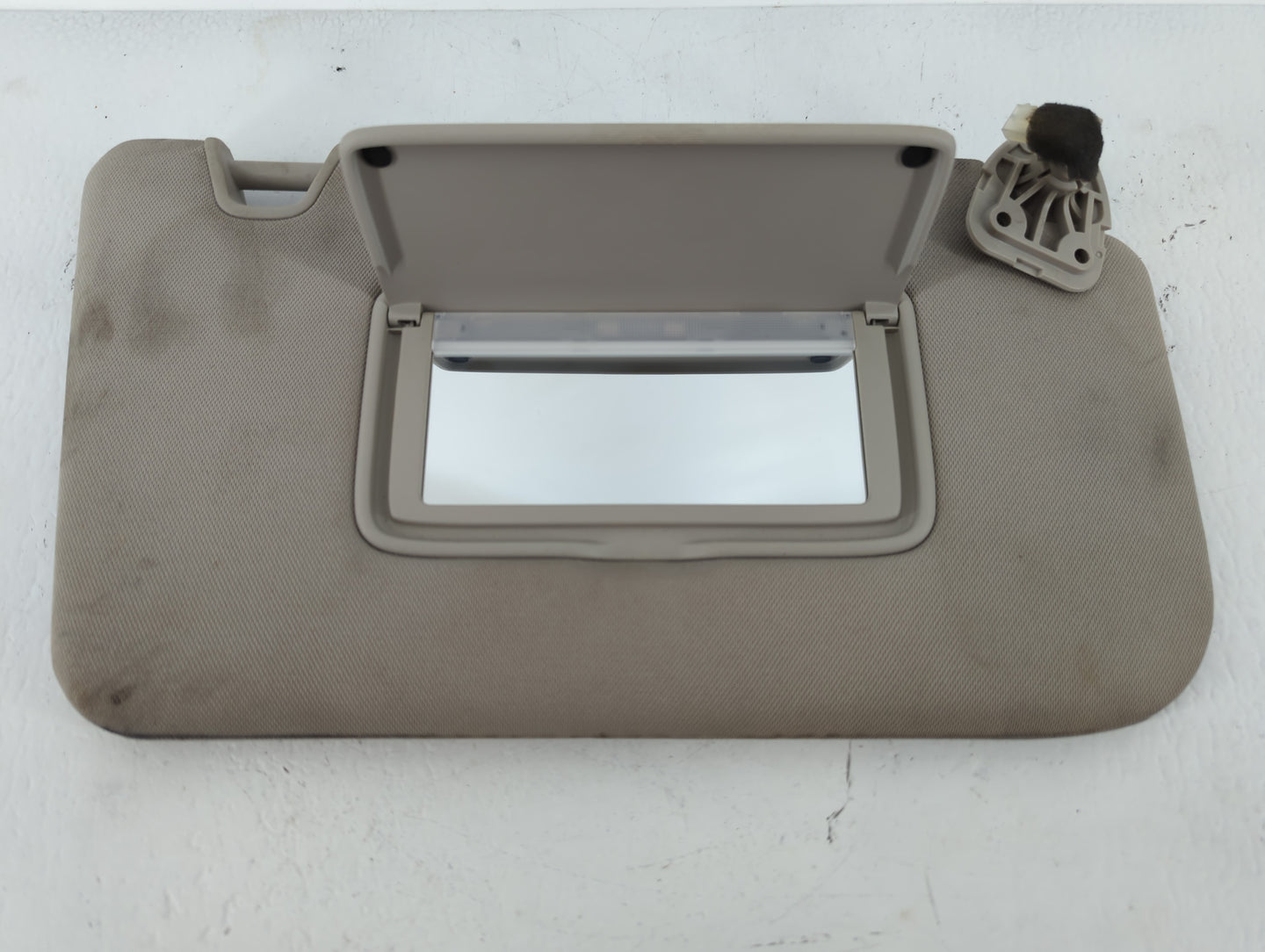 2018-2020 Nissan Rogue Sun Visor Shade Replacement Passenger Right Mirror Fits Fits 2018 2019 2020 OEM Used Auto Parts - Oem