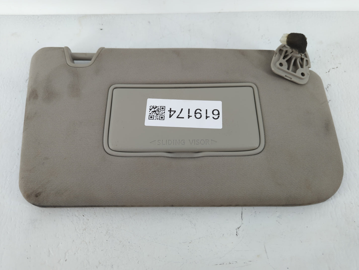 2018-2020 Nissan Rogue Sun Visor Shade Replacement Passenger Right Mirror Fits Fits 2018 2019 2020 OEM Used Auto Parts - Oem