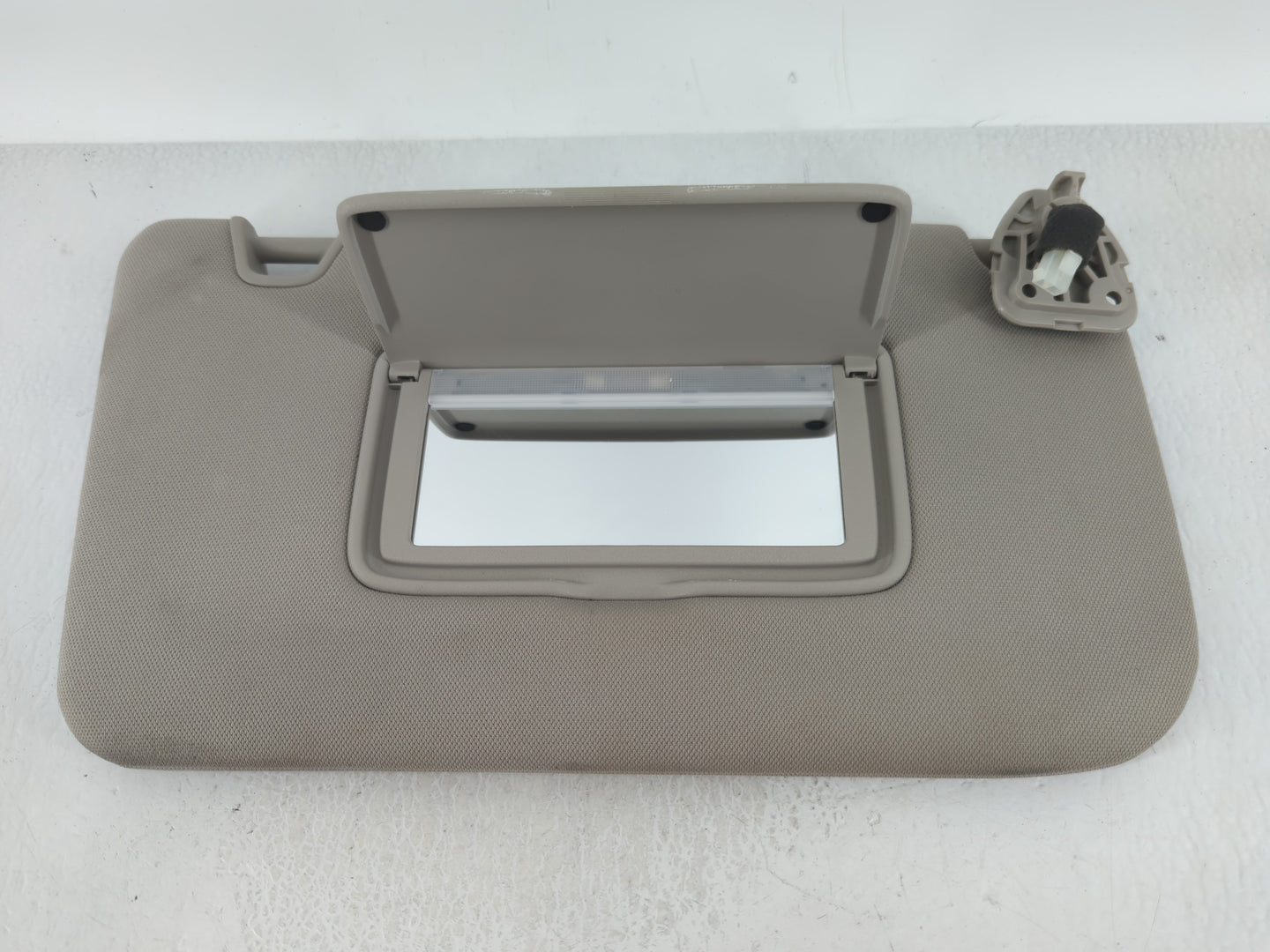 2018-2020 Nissan Rogue Sun Visor Shade Replacement Passenger Right Mirror Fits Fits 2018 2019 2020 OEM Used Auto Parts - Oem
