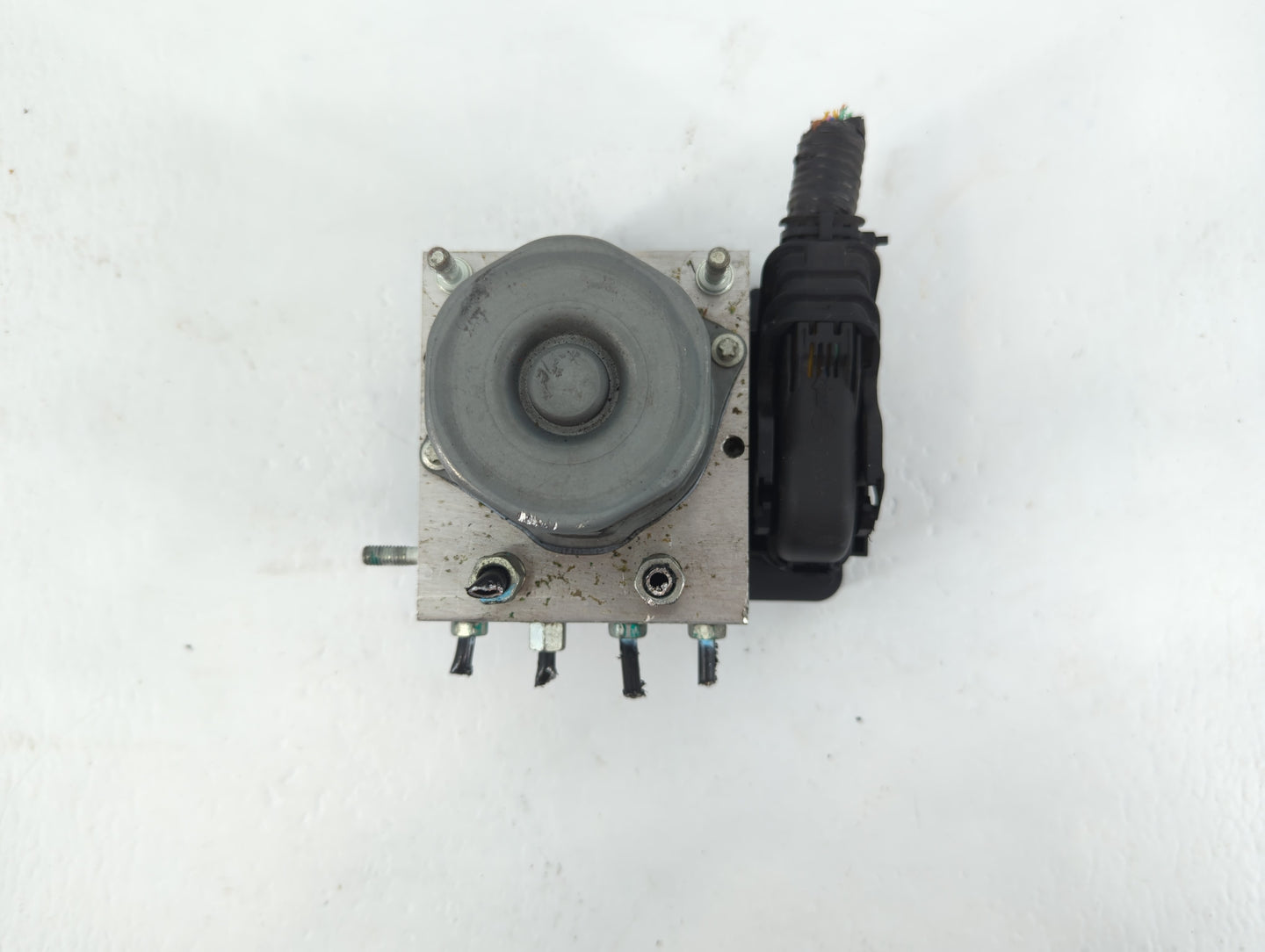 2018 Nissan Rogue ABS Pump Control Module Replacement P/N:47660 5HR1A Fits OEM Used Auto Parts - Oemusedautoparts1.com
