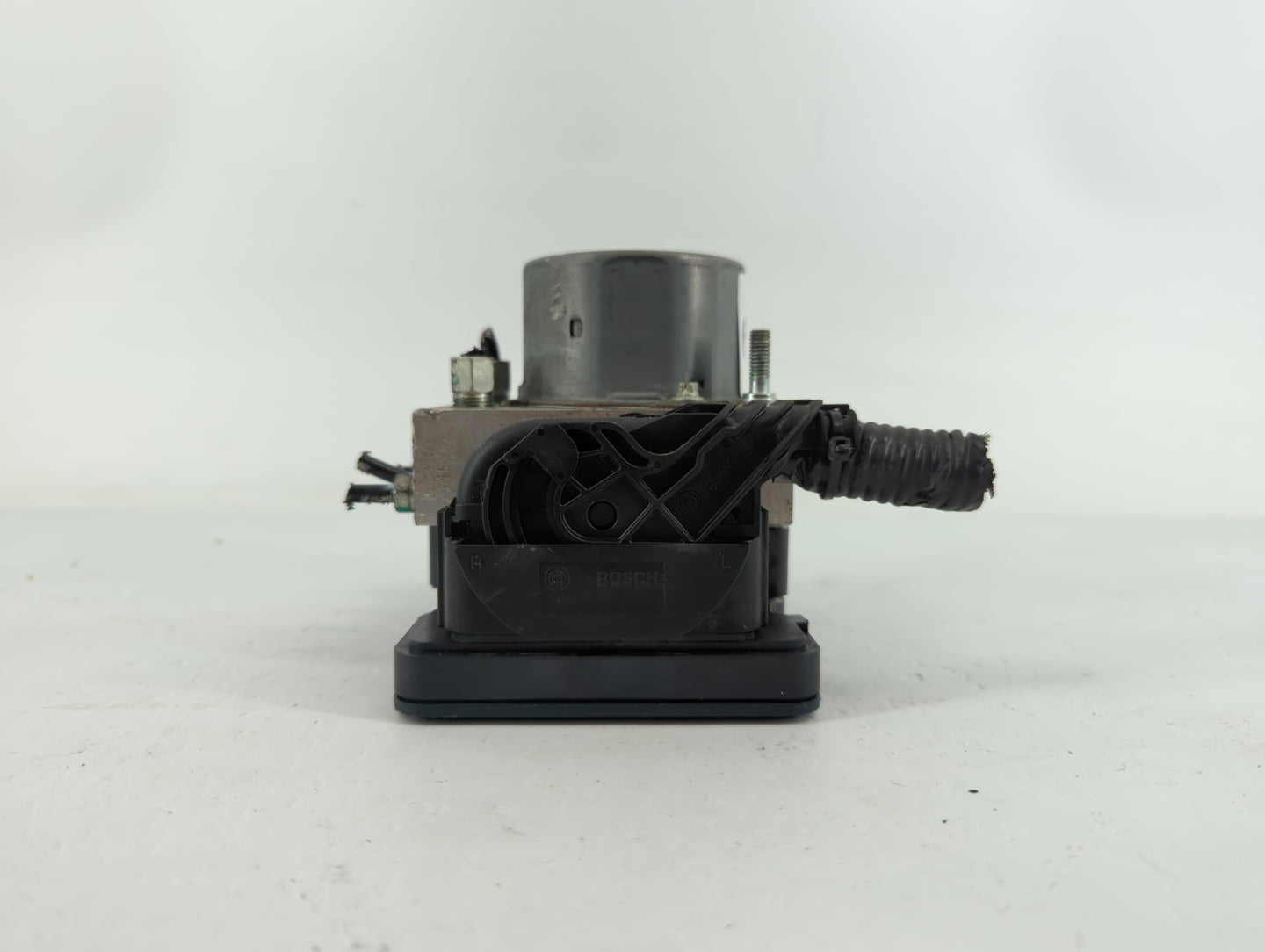 2018 Nissan Rogue ABS Pump Control Module Replacement P/N:47660 5HR1A Fits OEM Used Auto Parts - Oemusedautoparts1.com