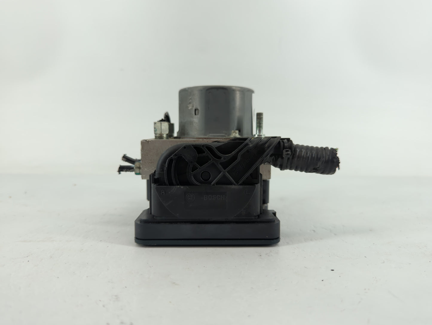 2018 Nissan Rogue ABS Pump Control Module Replacement P/N:47660 5HR1A Fits OEM Used Auto Parts - Oemusedautoparts1.com