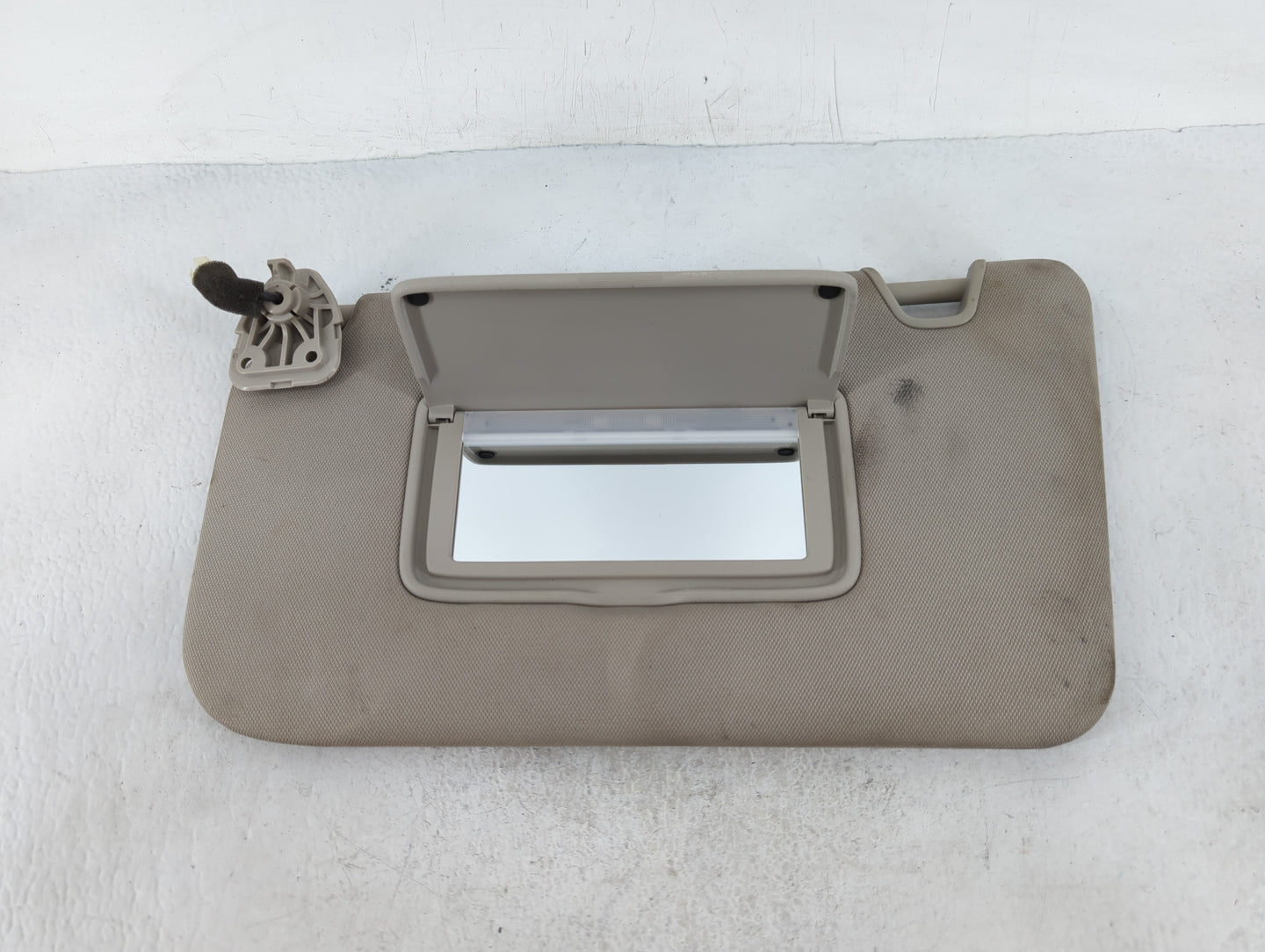 2018-2020 Nissan Rogue Sun Visor Shade Replacement Driver Left Mirror Fits Fits 2018 2019 2020 OEM Used Auto Parts - Oemused