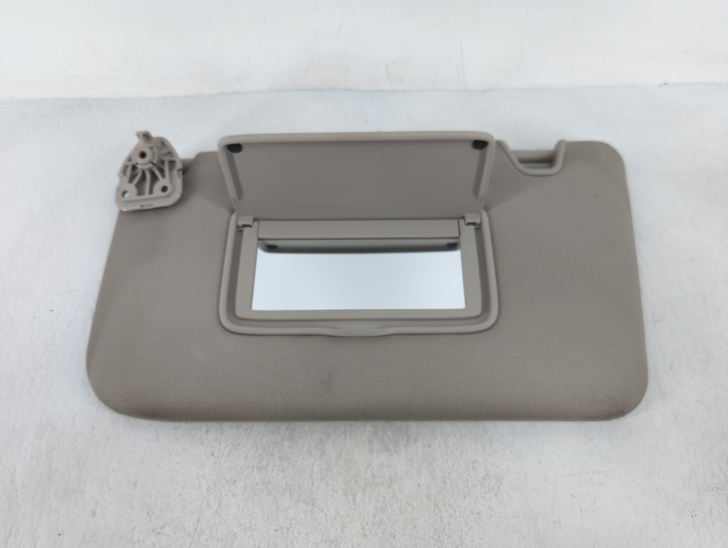 2018-2020 Nissan Rogue Sun Visor Shade Replacement Driver Left Mirror Fits Fits 2018 2019 2020 OEM Used Auto Parts - Oemused