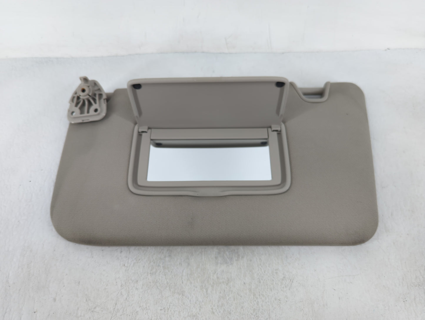 2018-2020 Nissan Rogue Sun Visor Shade Replacement Driver Left Mirror Fits Fits 2018 2019 2020 OEM Used Auto Parts - Oemused
