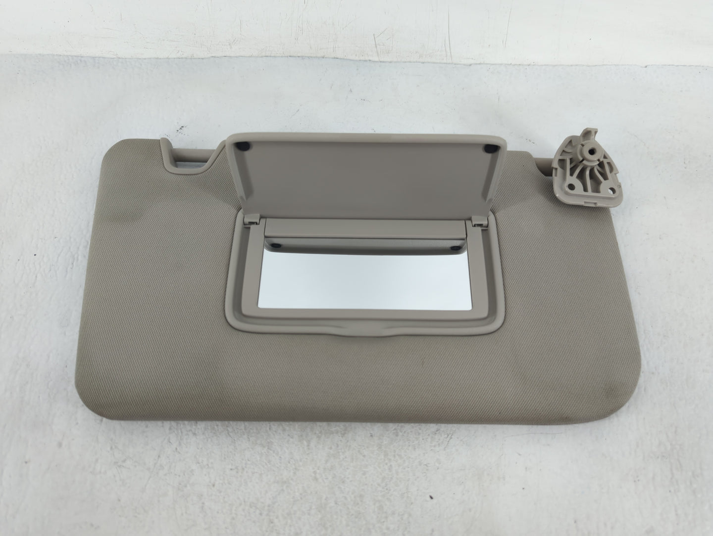 2018-2020 Nissan Rogue Sun Visor Shade Replacement Passenger Right Mirror Fits Fits 2018 2019 2020 OEM Used Auto Parts - Oem