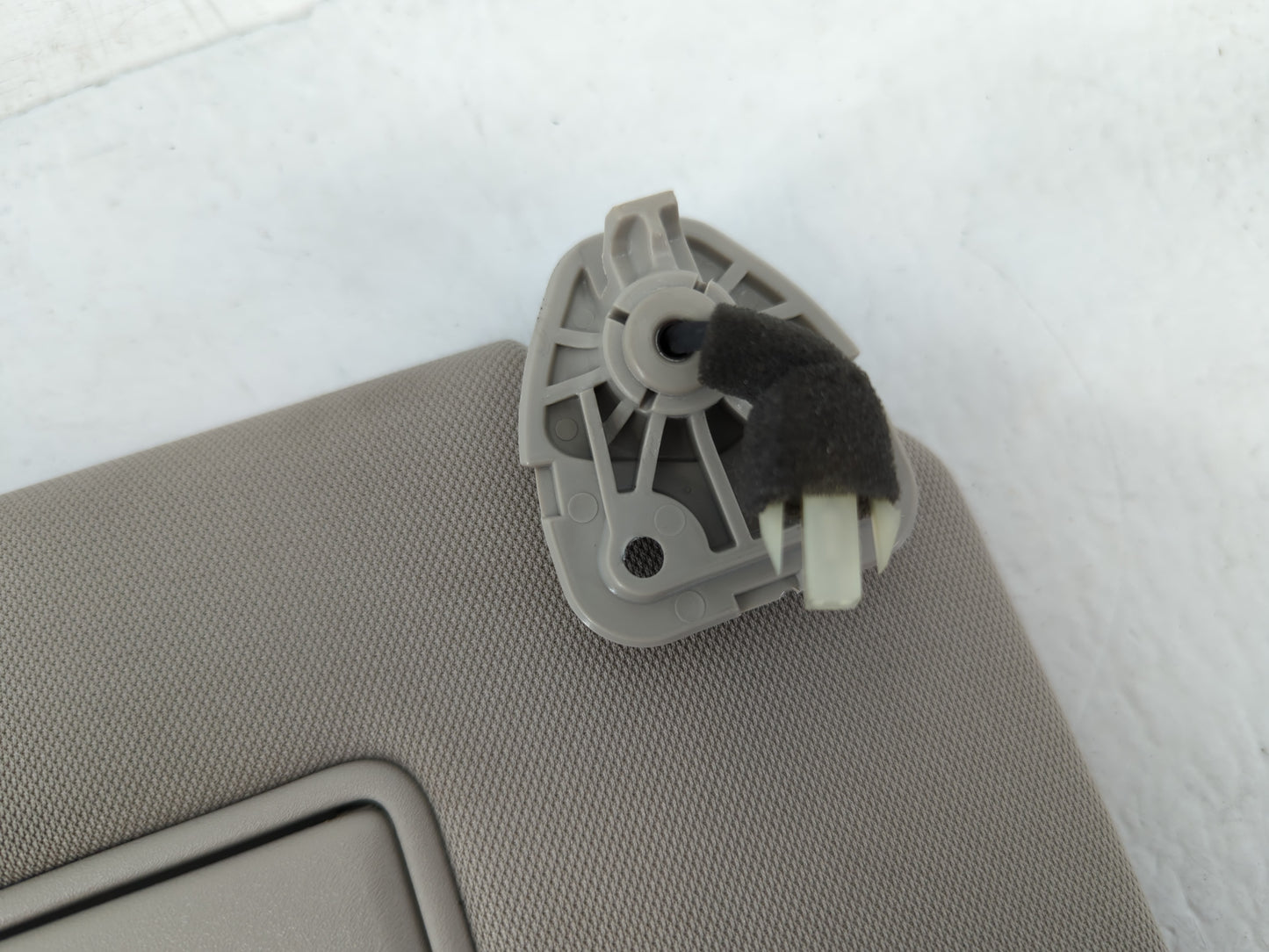 2018-2020 Nissan Rogue Sun Visor Shade Replacement Passenger Right Mirror Fits Fits 2018 2019 2020 OEM Used Auto Parts - Oem