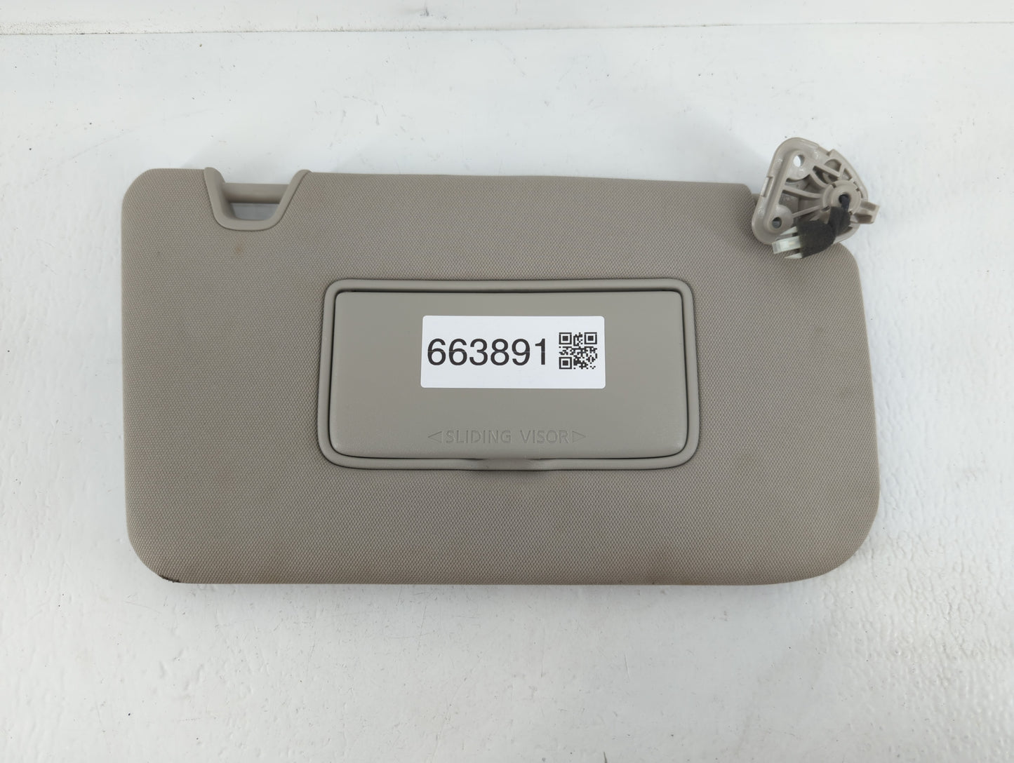 2018-2020 Nissan Rogue Sun Visor Shade Replacement Passenger Right Mirror Fits Fits 2018 2019 2020 OEM Used Auto Parts - Oem