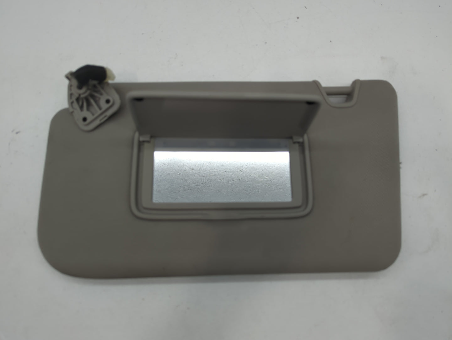 2018-2020 Nissan Rogue Sun Visor Shade Replacement Driver Left Mirror Fits Fits 2018 2019 2020 OEM Used Auto Parts - Oemused