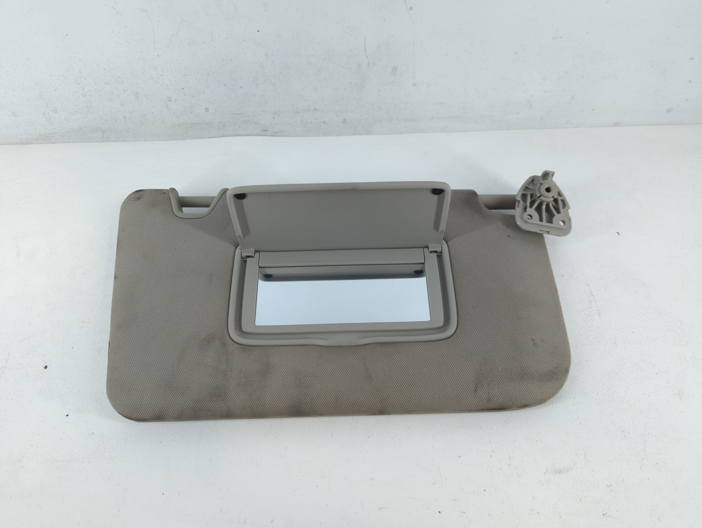 2018-2020 Nissan Rogue Sun Visor Shade Replacement Passenger Right Mirror Fits Fits 2018 2019 2020 OEM Used Auto Parts - Oem