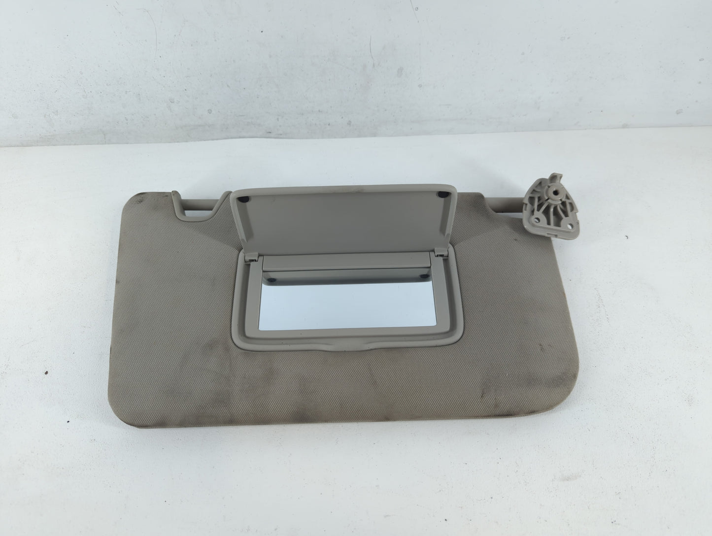 2018-2020 Nissan Rogue Sun Visor Shade Replacement Passenger Right Mirror Fits Fits 2018 2019 2020 OEM Used Auto Parts - Oem