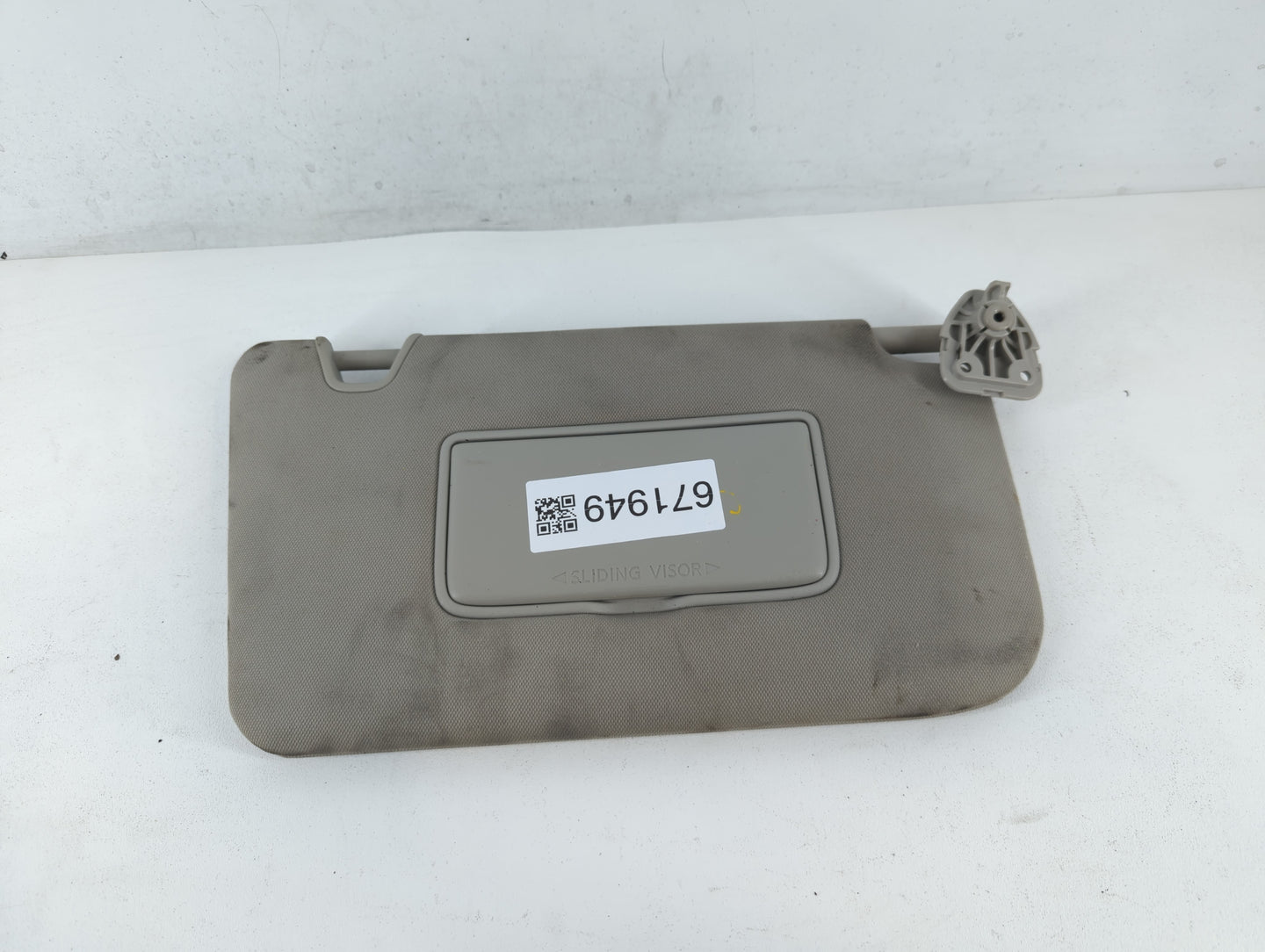 2018-2020 Nissan Rogue Sun Visor Shade Replacement Passenger Right Mirror Fits Fits 2018 2019 2020 OEM Used Auto Parts - Oem