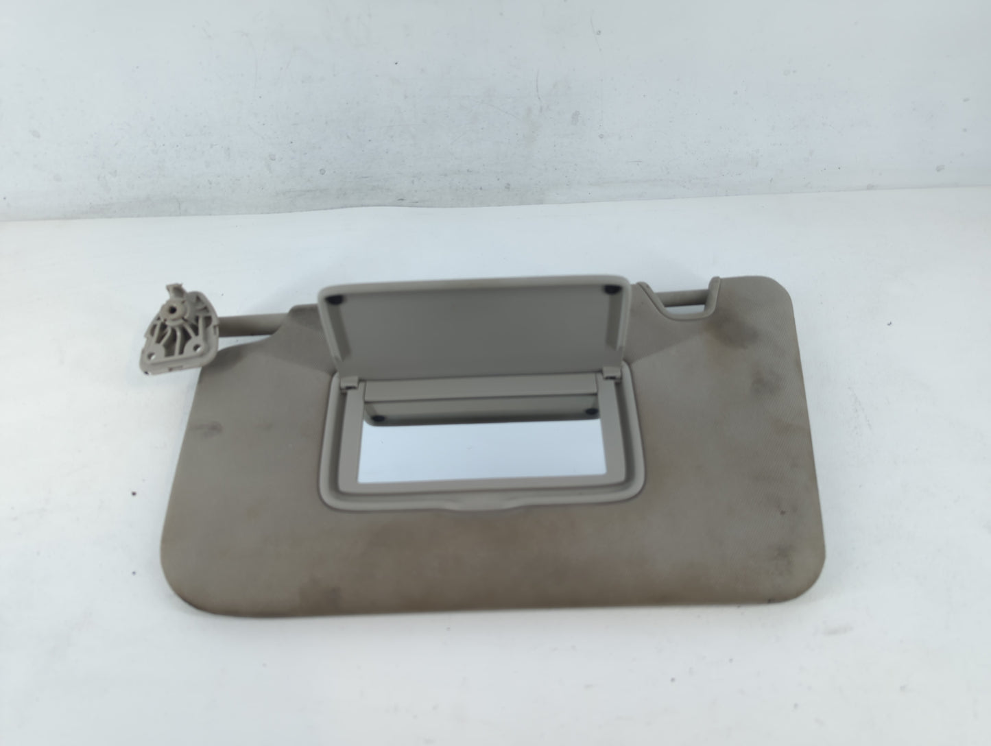2018-2020 Nissan Rogue Sun Visor Shade Replacement Driver Left Mirror Fits Fits 2018 2019 2020 OEM Used Auto Parts - Oemused