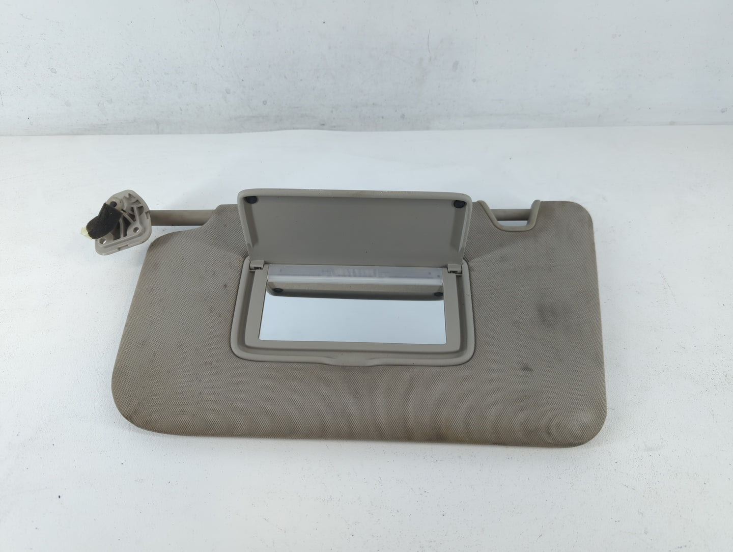 2018-2020 Nissan Rogue Sun Visor Shade Replacement Driver Left Mirror Fits Fits 2018 2019 2020 OEM Used Auto Parts - Oemused