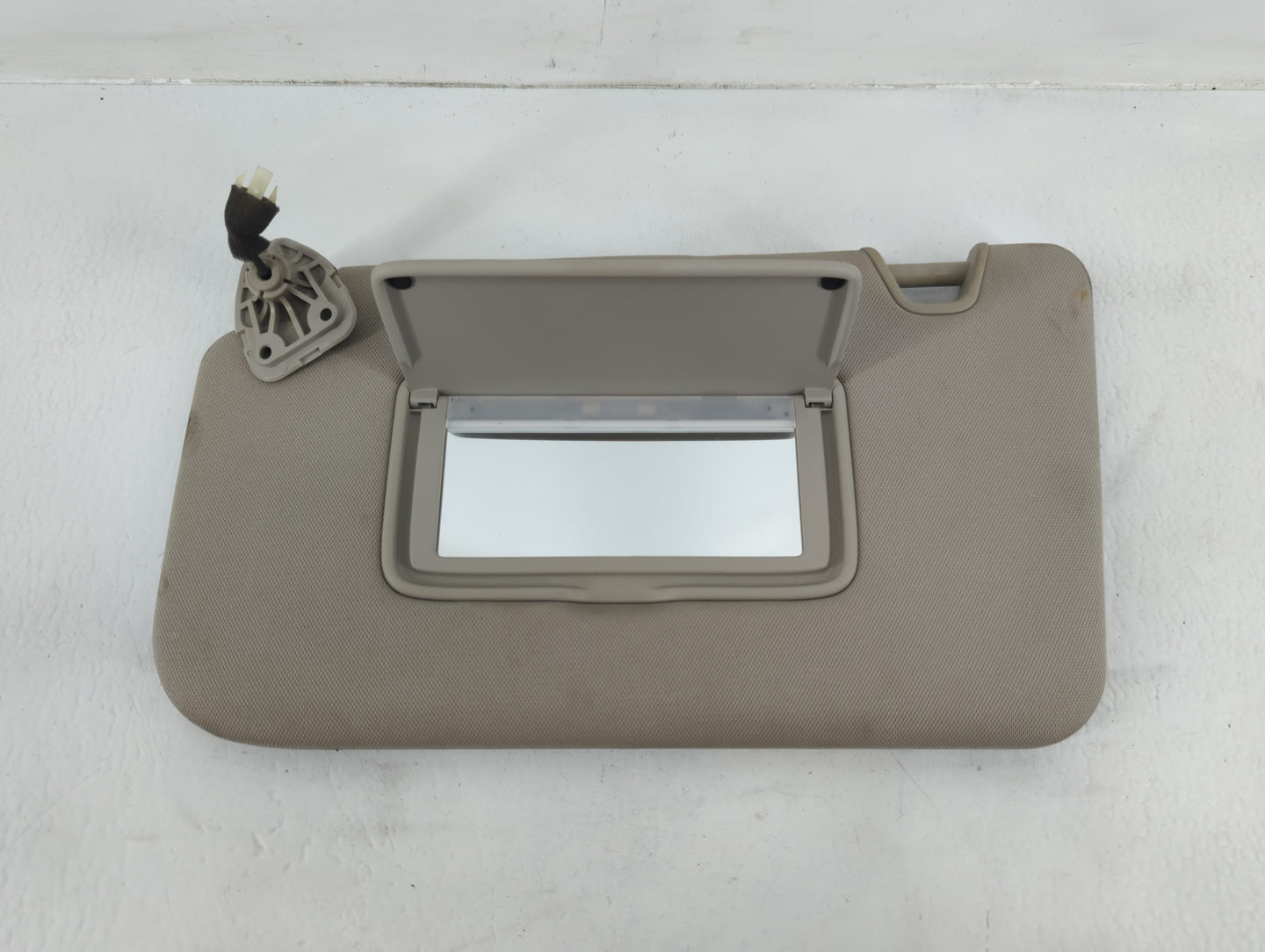 2018-2020 Nissan Rogue Sun Visor Shade Replacement Driver Left Mirror Fits Fits 2018 2019 2020 OEM Used Auto Parts - Oemused
