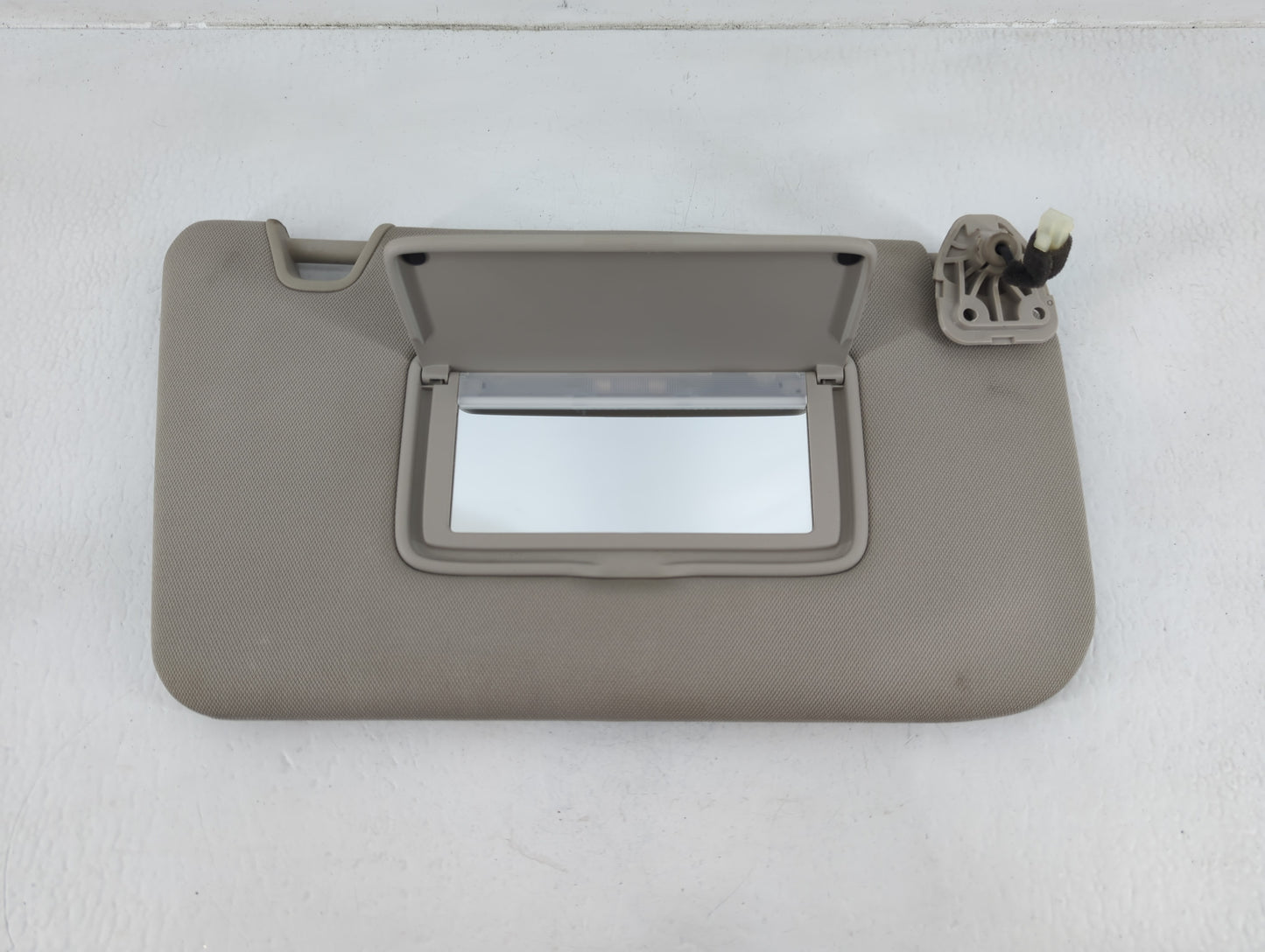 2018-2020 Nissan Rogue Sun Visor Shade Replacement Driver Left Mirror Fits Fits 2018 2019 2020 OEM Used Auto Parts - Oemused